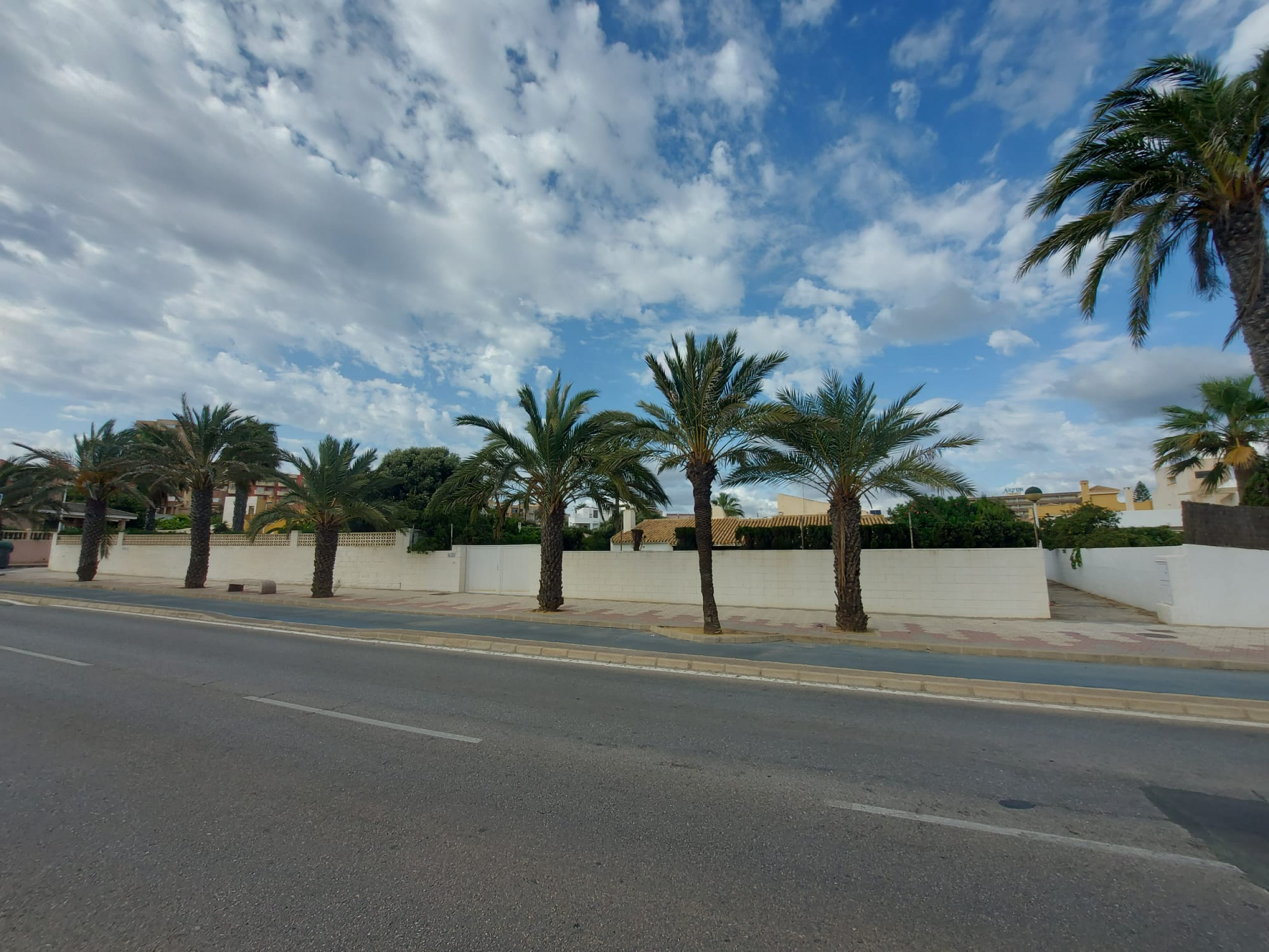 300 metres to Sea.  Detached Villa on plot of 2,741m2 in La Manga del Mar Menor