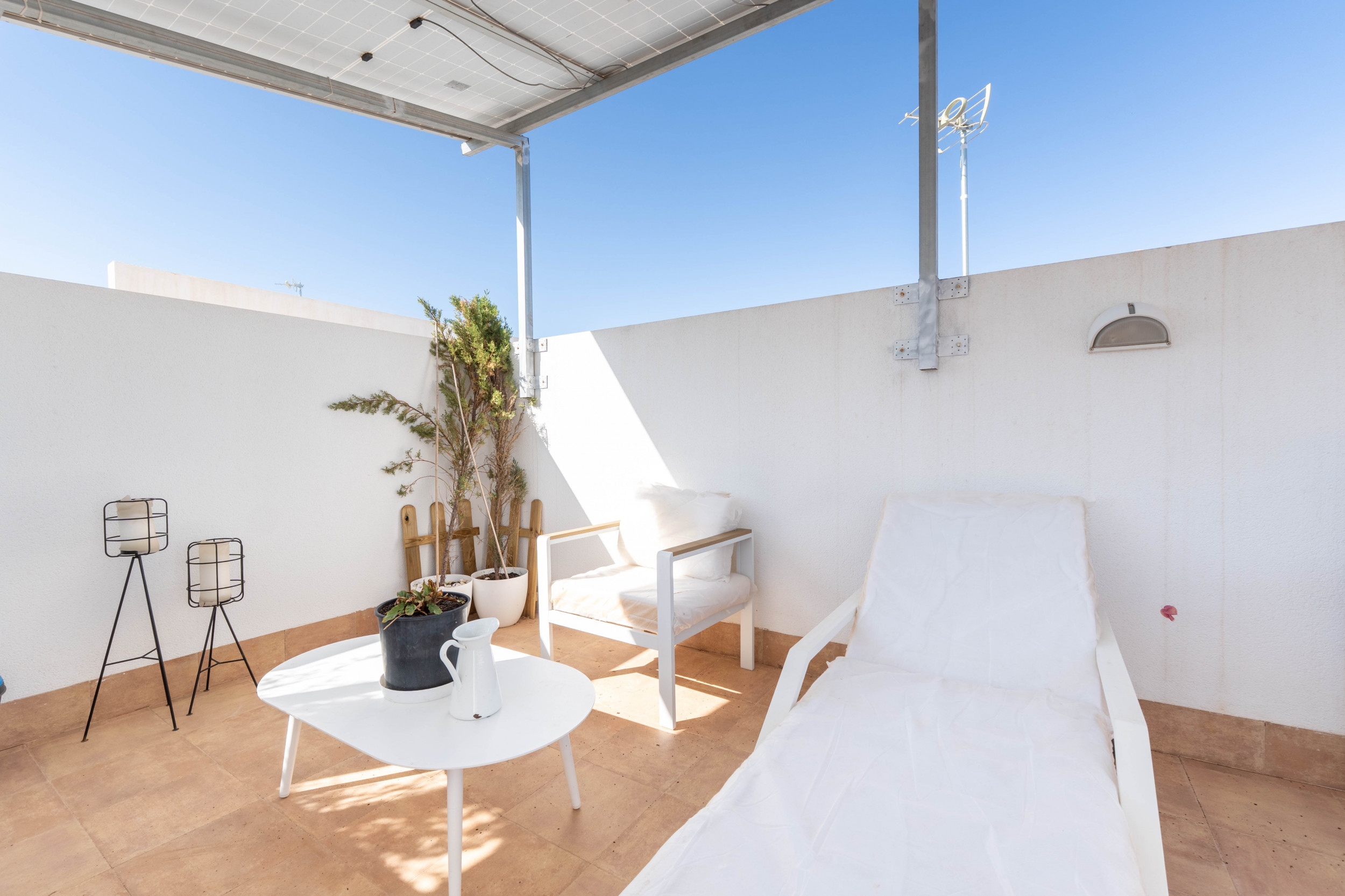 Lovely Detached Villa with Pool &amp; Rooftop Solarium in Avileses