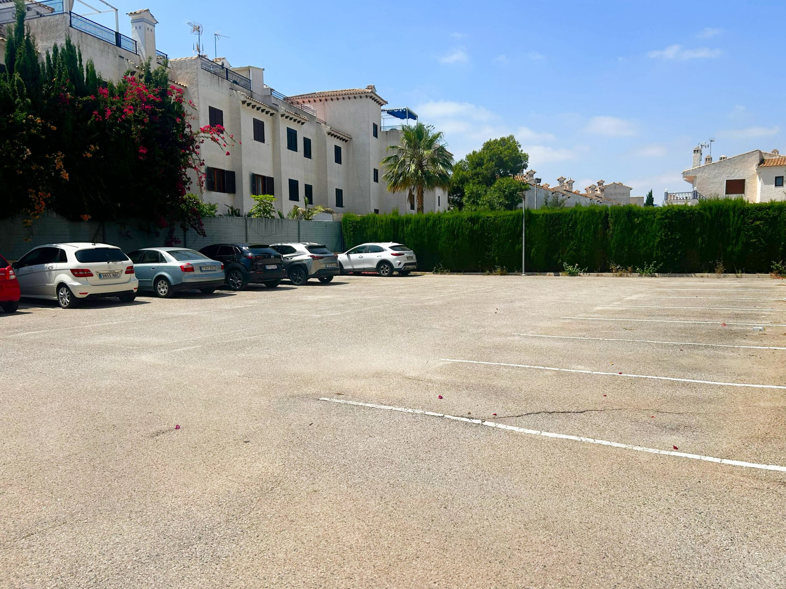 RESALE Apartment with Communal Pool in La Zenia