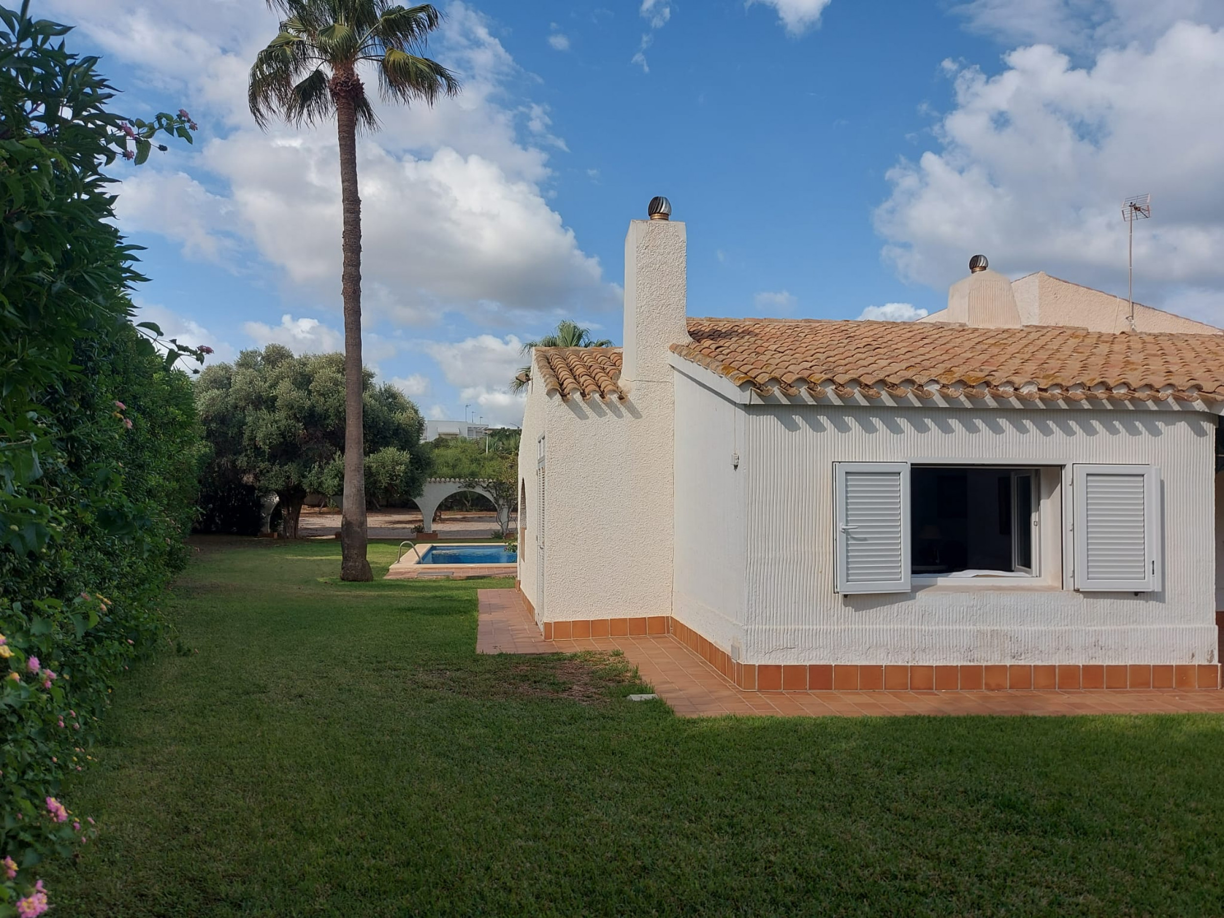 300 metres to Sea.  Detached Villa on plot of 2,741m2 in La Manga del Mar Menor