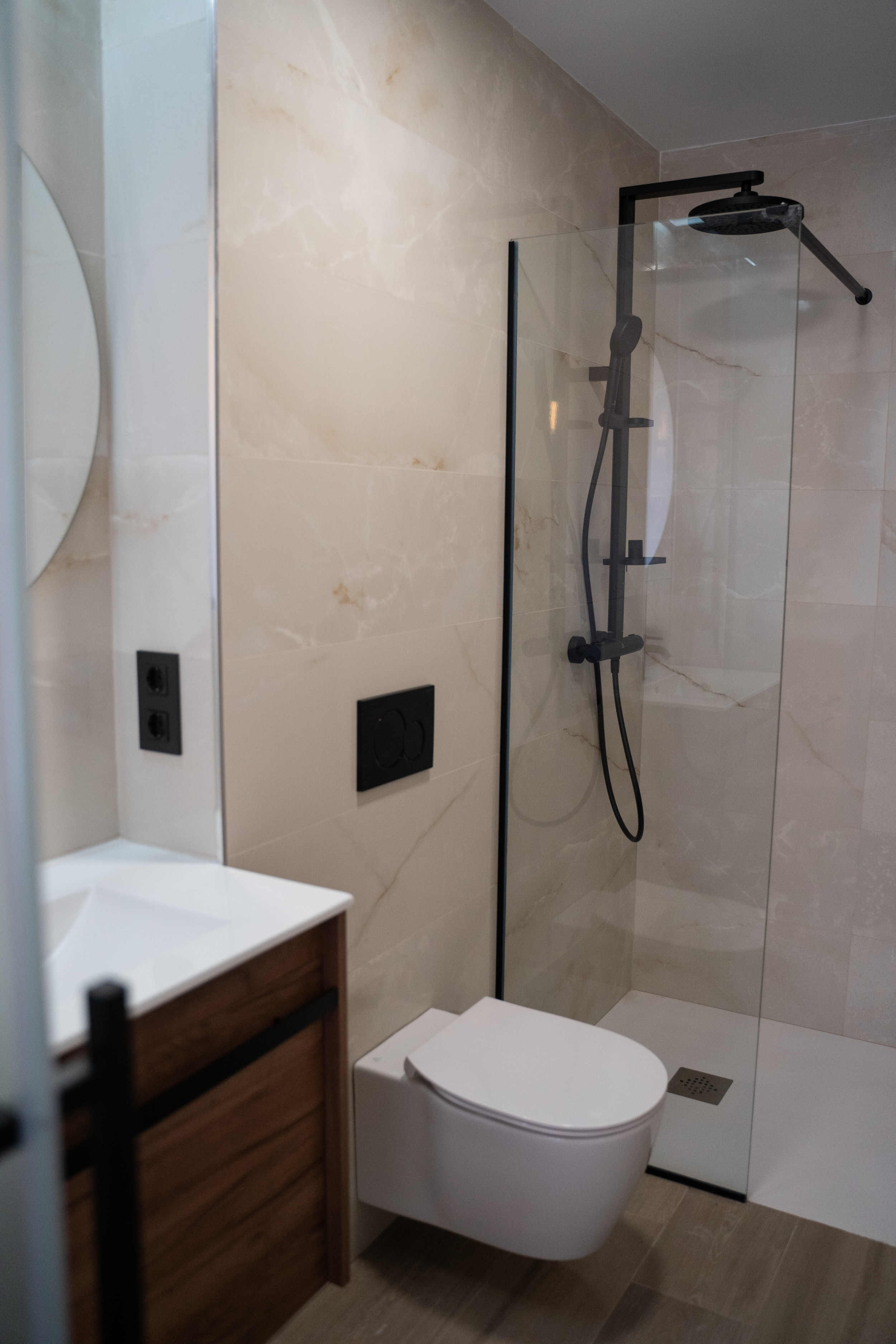 Key Ready, South Facing, Furnished Penthouse with Solarium &amp; Communal Pool in Punta Prima