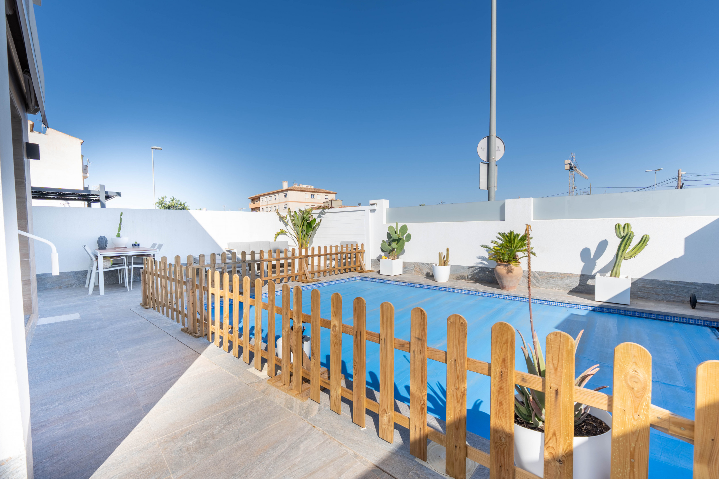 Lovely Detached Villa with Pool &amp; Rooftop Solarium in Avileses
