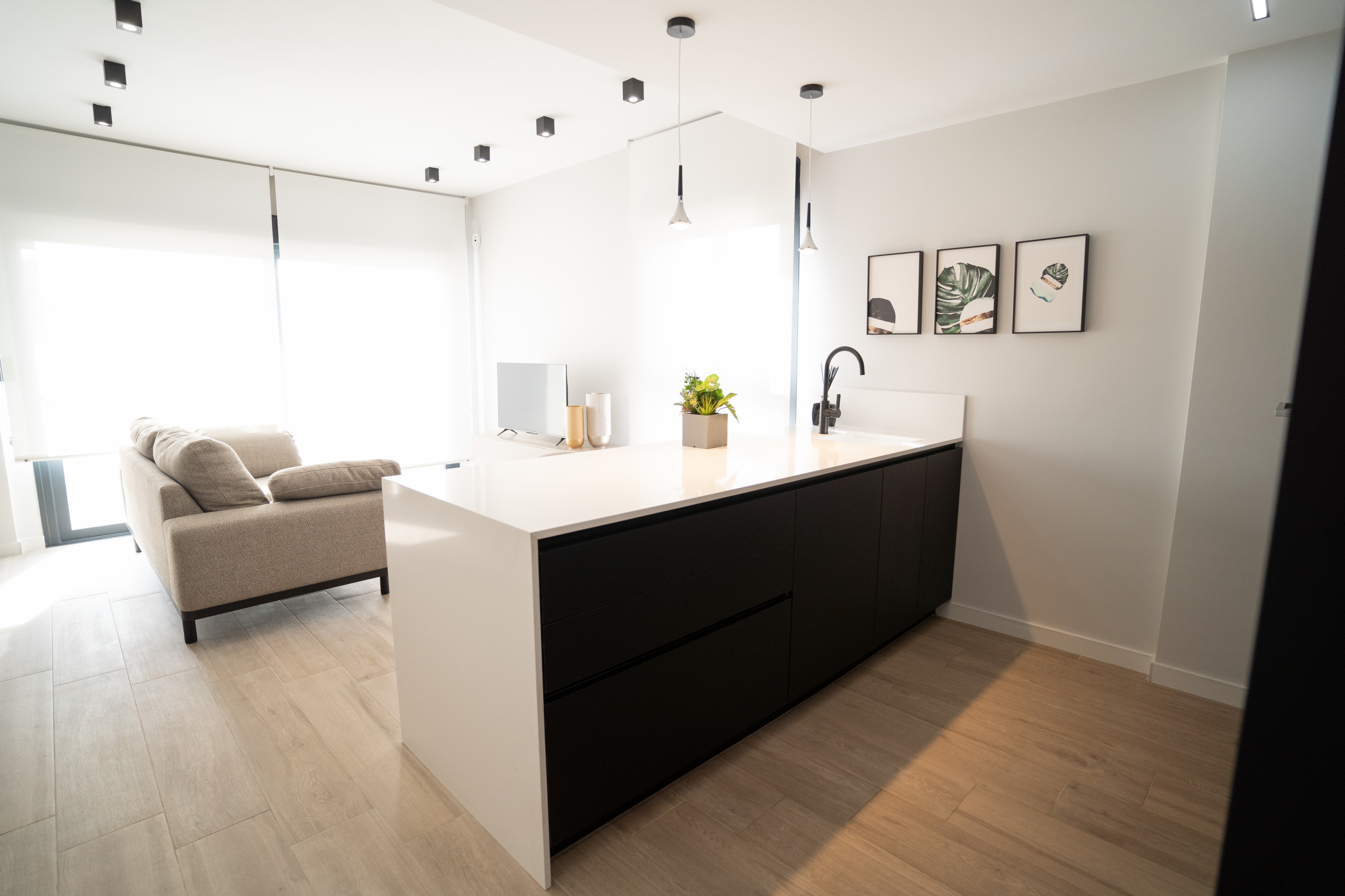 Key Ready, South Facing, Furnished Penthouse with Solarium &amp; Communal Pool in Punta Prima