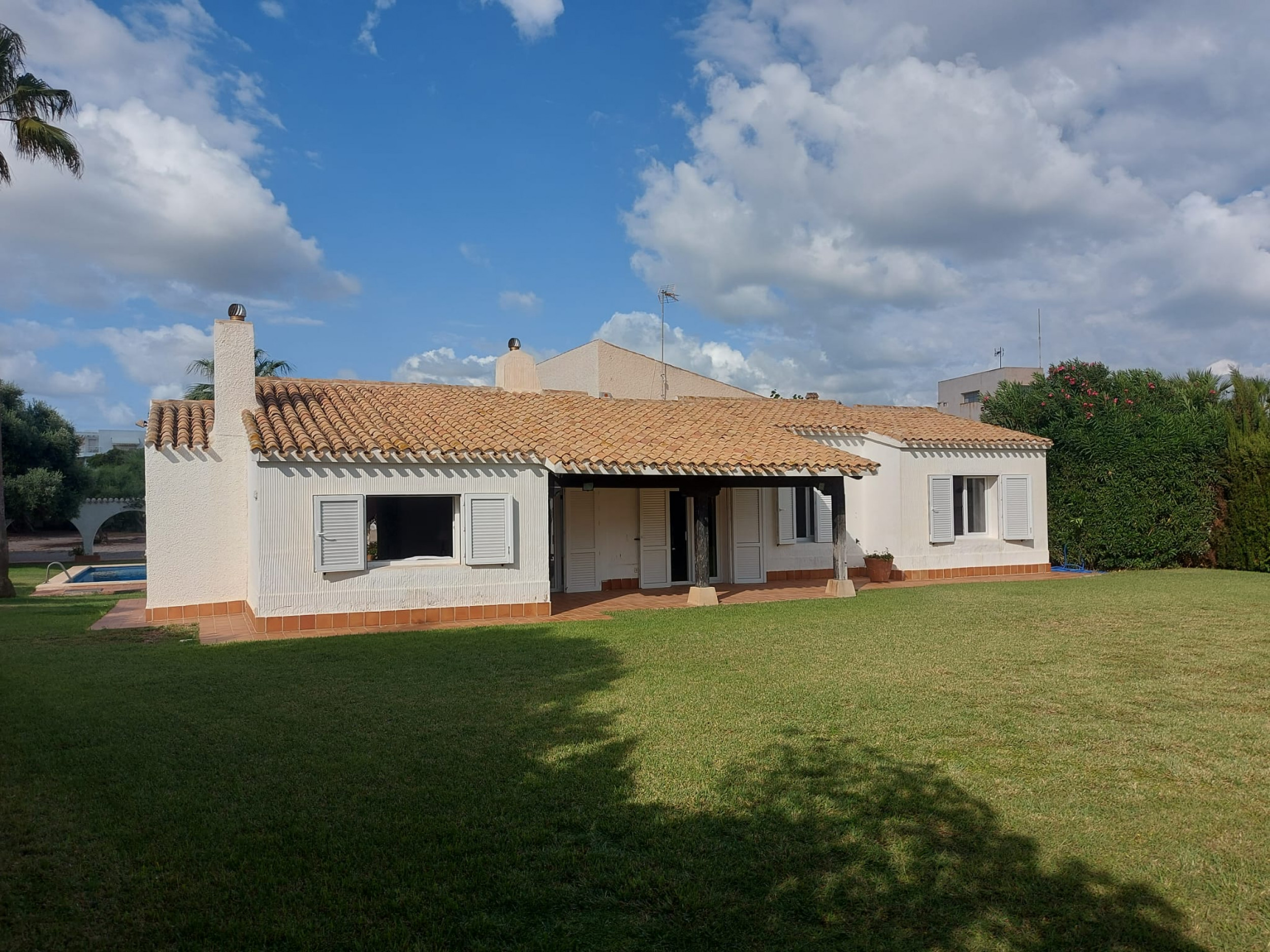 300 metres to Sea.  Detached Villa on plot of 2,741m2 in La Manga del Mar Menor