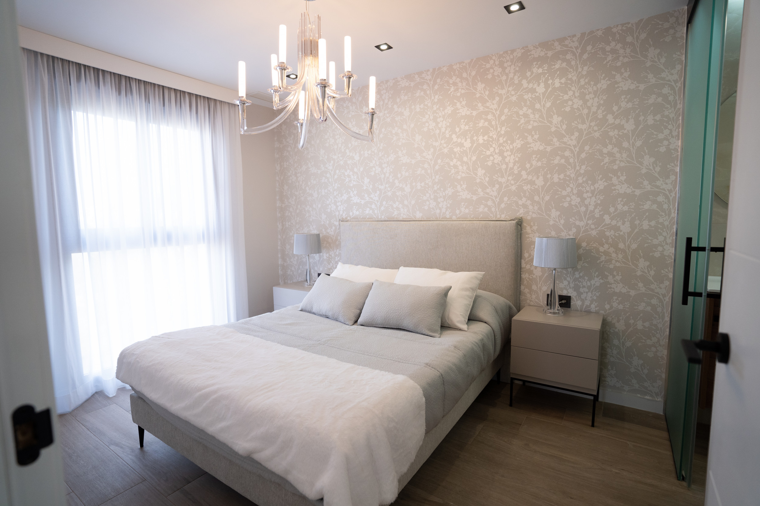 Key Ready, South Facing, Furnished Penthouse with Solarium &amp; Communal Pool in Punta Prima