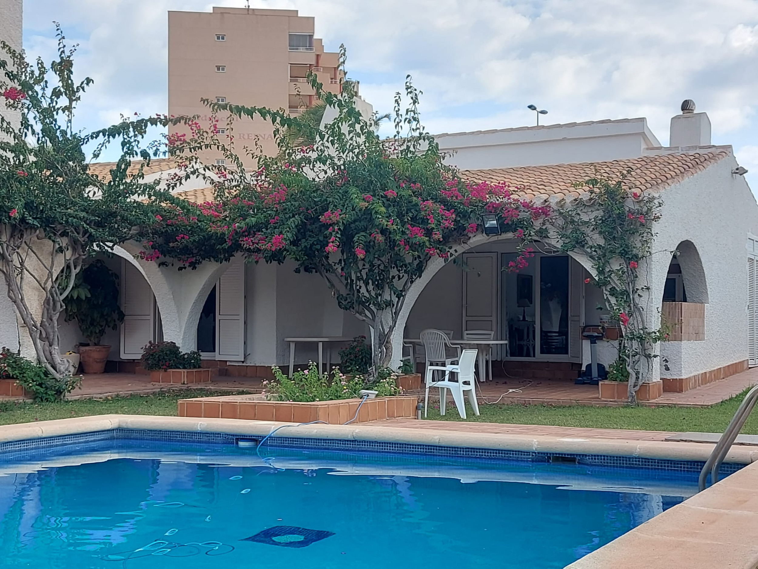 300 metres to Sea.  Detached Villa on plot of 2,741m2 in La Manga del Mar Menor