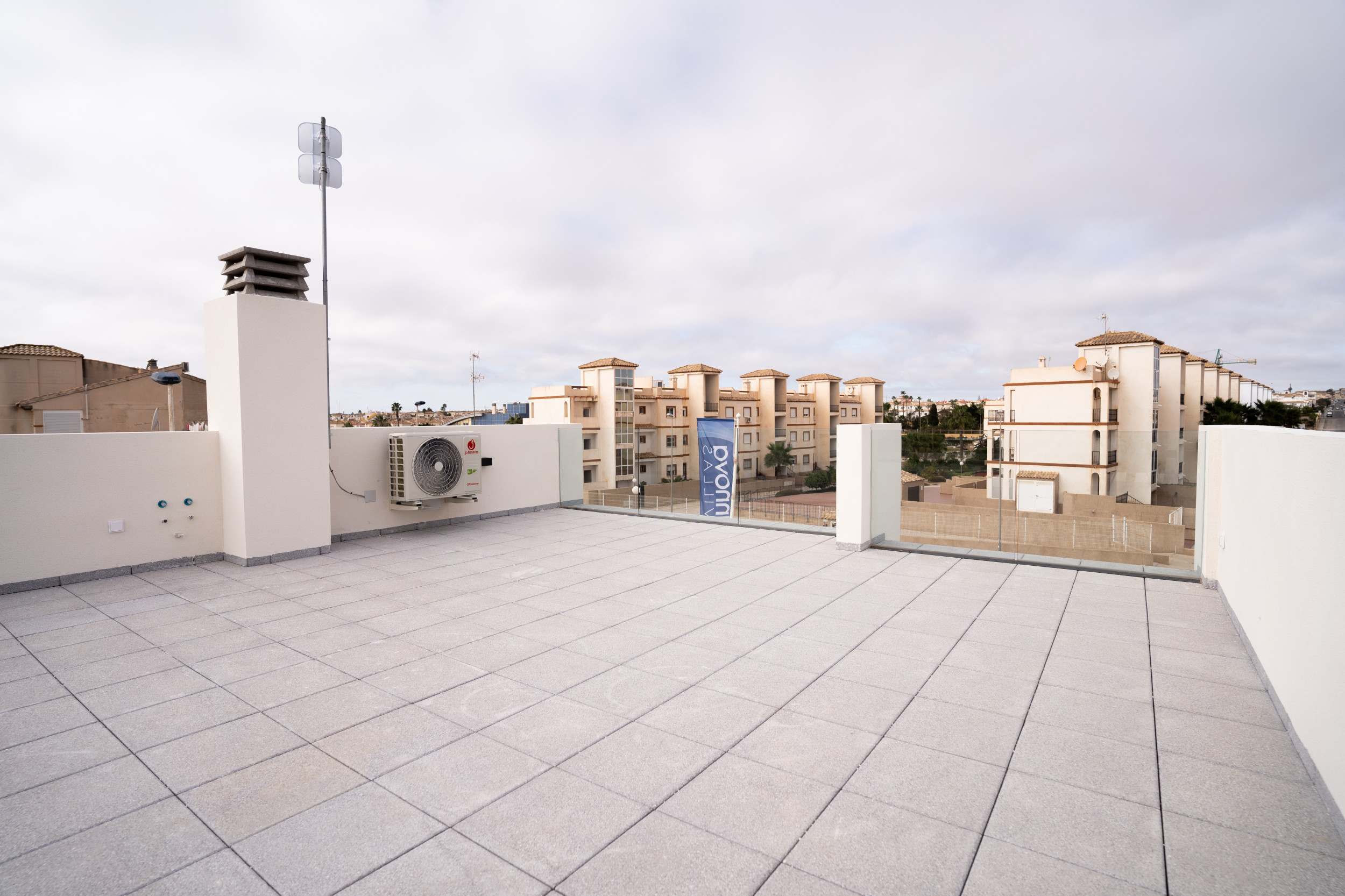 Key Ready, South Facing, Furnished Penthouse with Solarium &amp; Communal Pool in Punta Prima