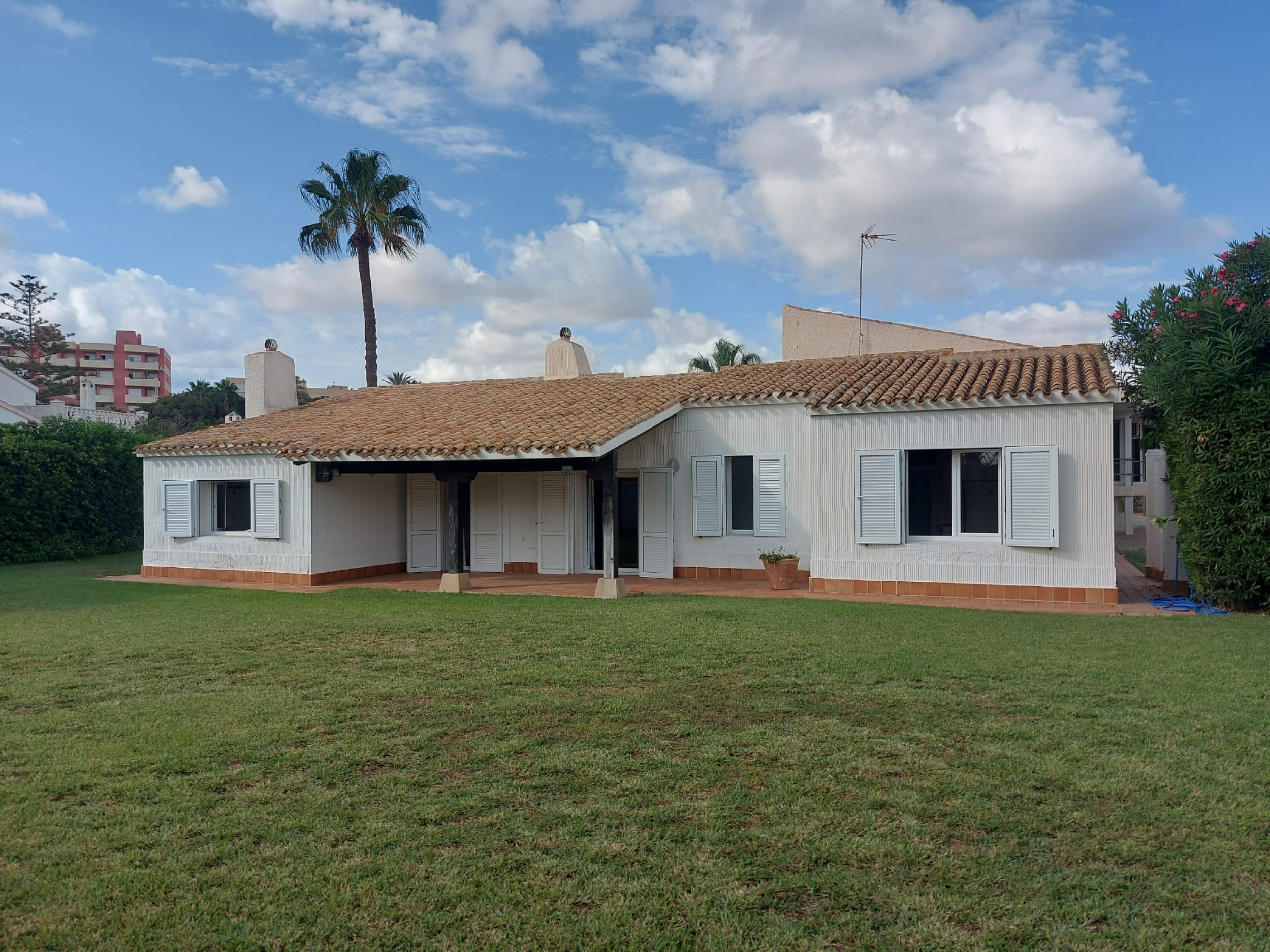 300 metres to Sea.  Detached Villa on plot of 2,741m2 in La Manga del Mar Menor