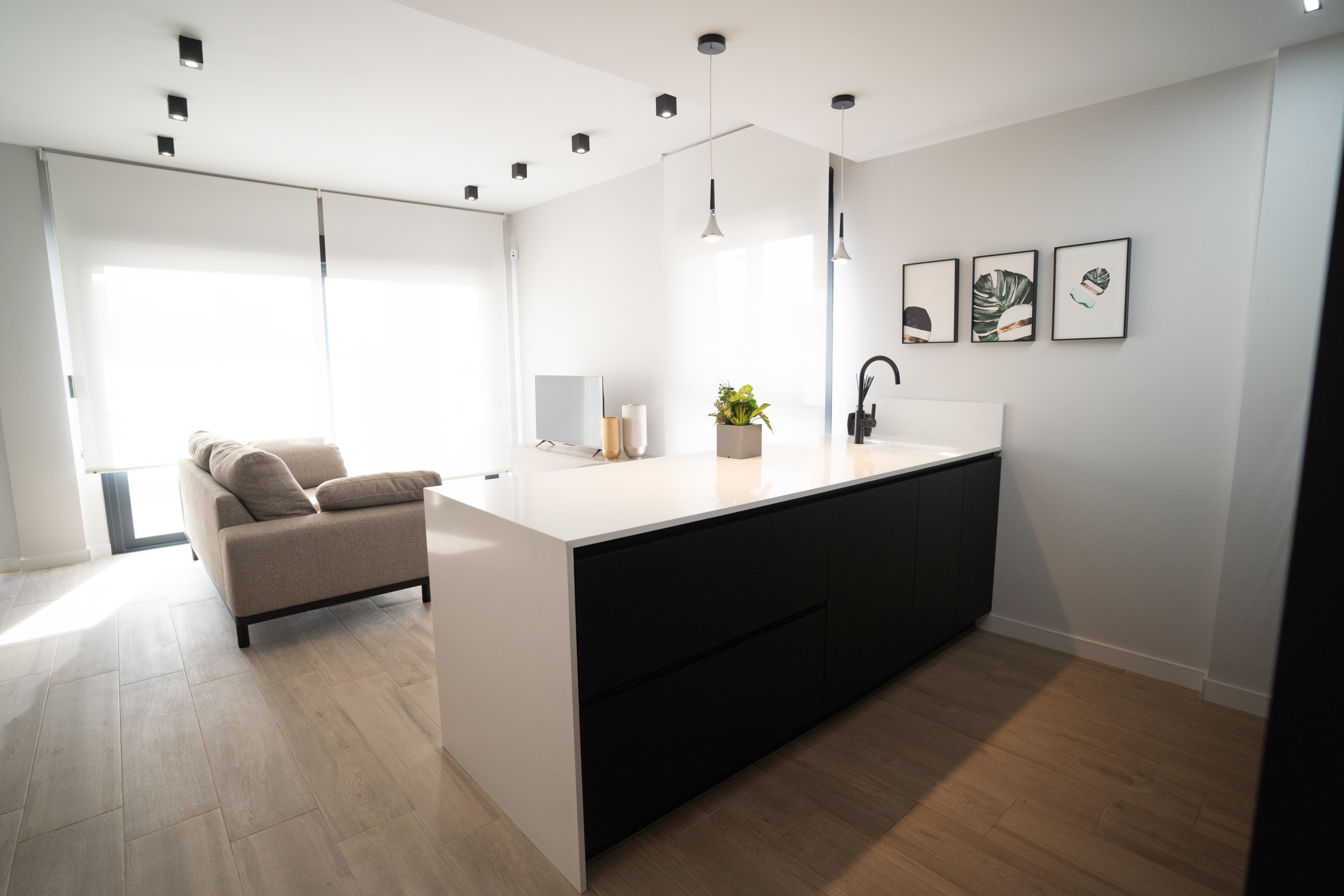 Key Ready, South Facing, Furnished Penthouse with Solarium &amp; Communal Pool in Punta Prima