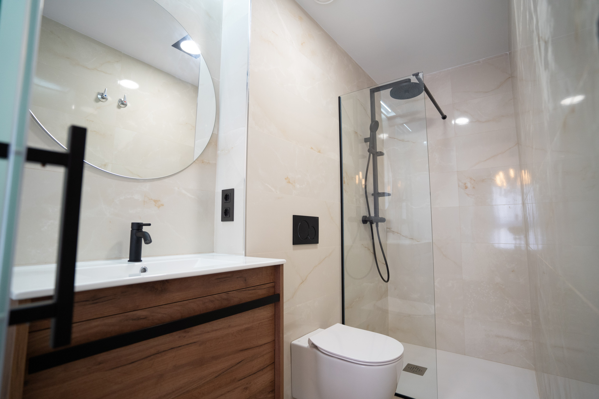 Key Ready, South Facing, Furnished Penthouse with Solarium &amp; Communal Pool in Punta Prima