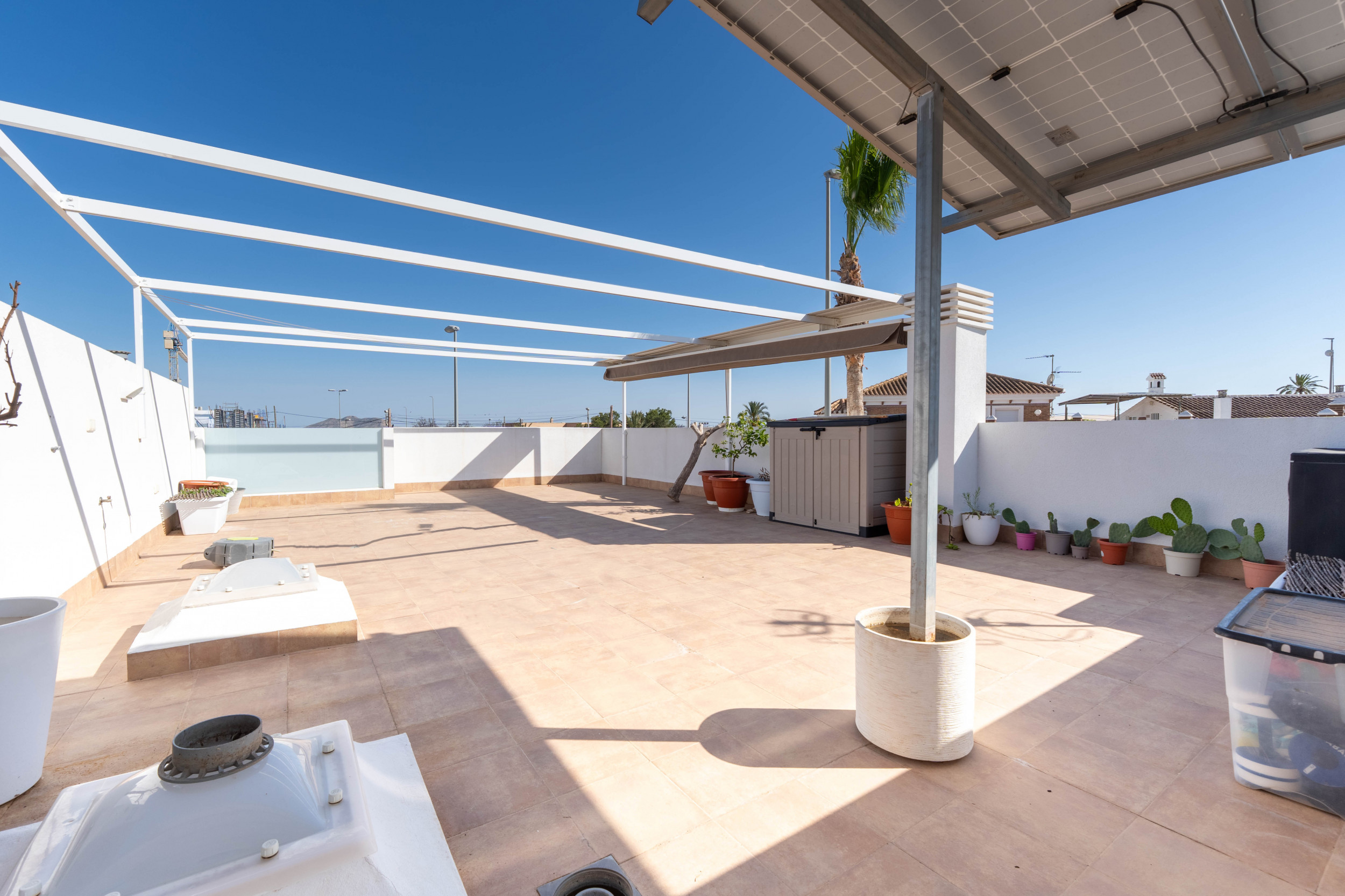 Lovely Detached Villa with Pool &amp; Rooftop Solarium in Avileses