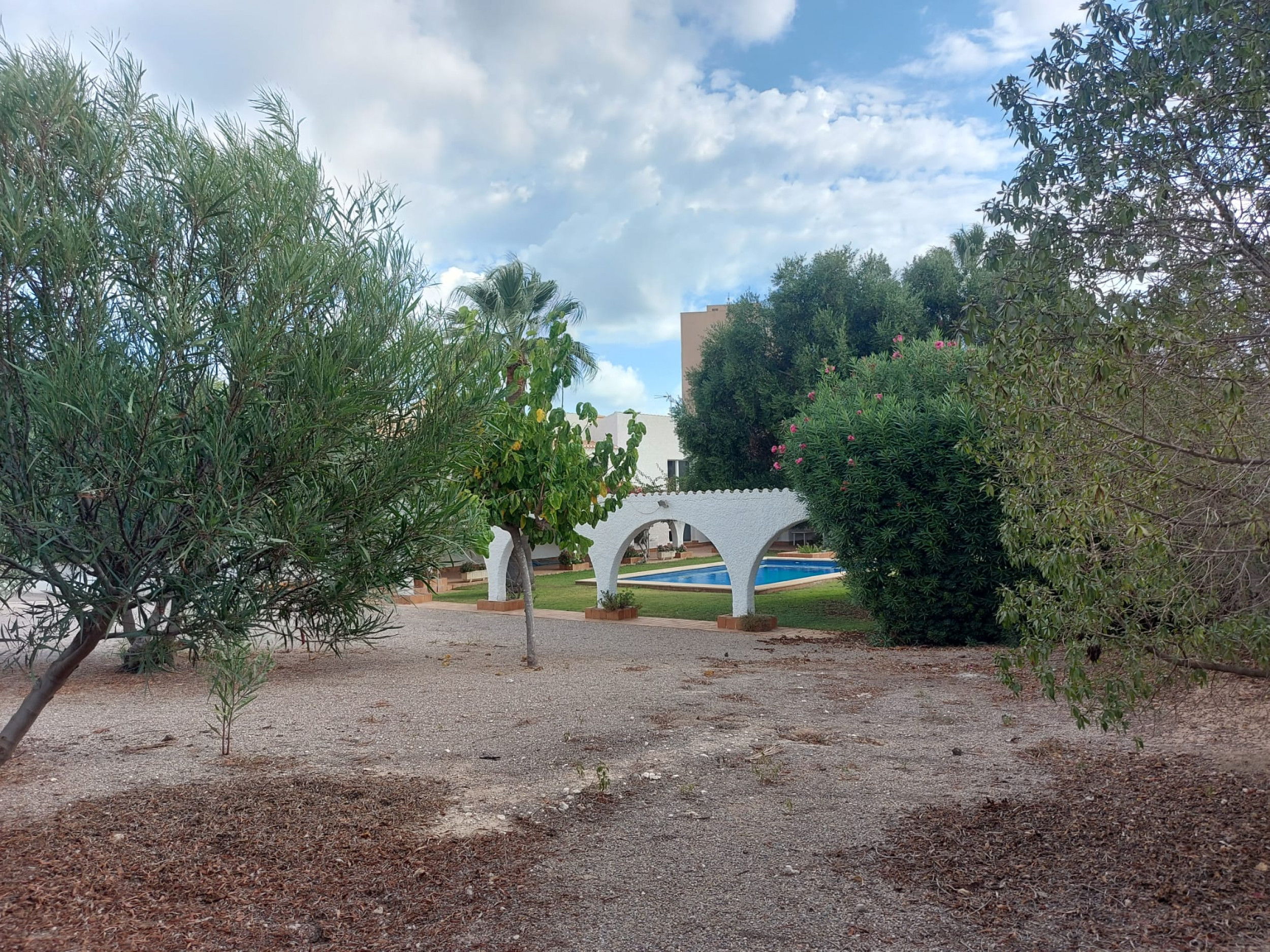 300 metres to Sea.  Detached Villa on plot of 2,741m2 in La Manga del Mar Menor
