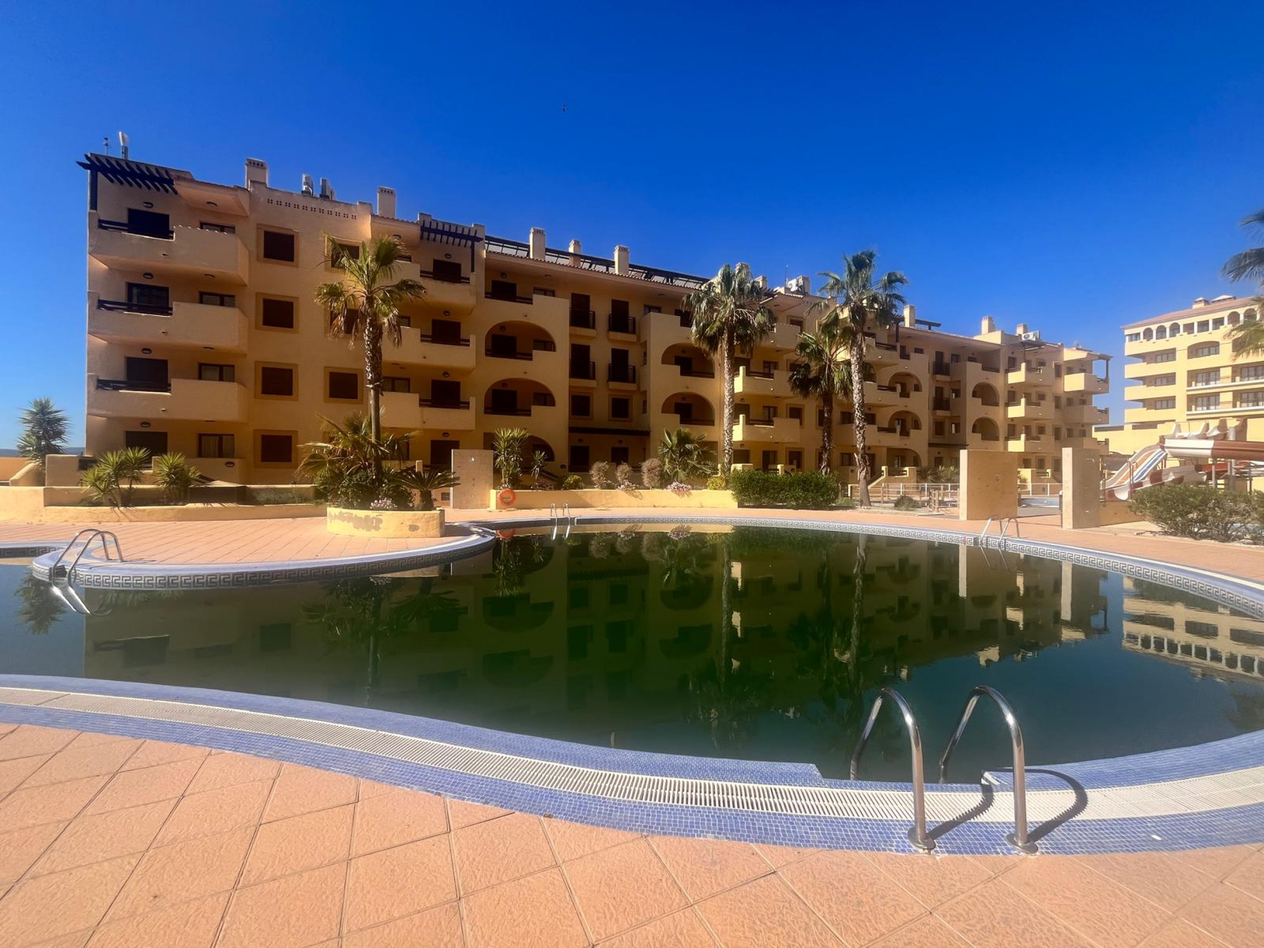 Great Value Tourist Licence Apartments with Communal Pool, Gardens &amp; Childrens Play area in Los Alcázares