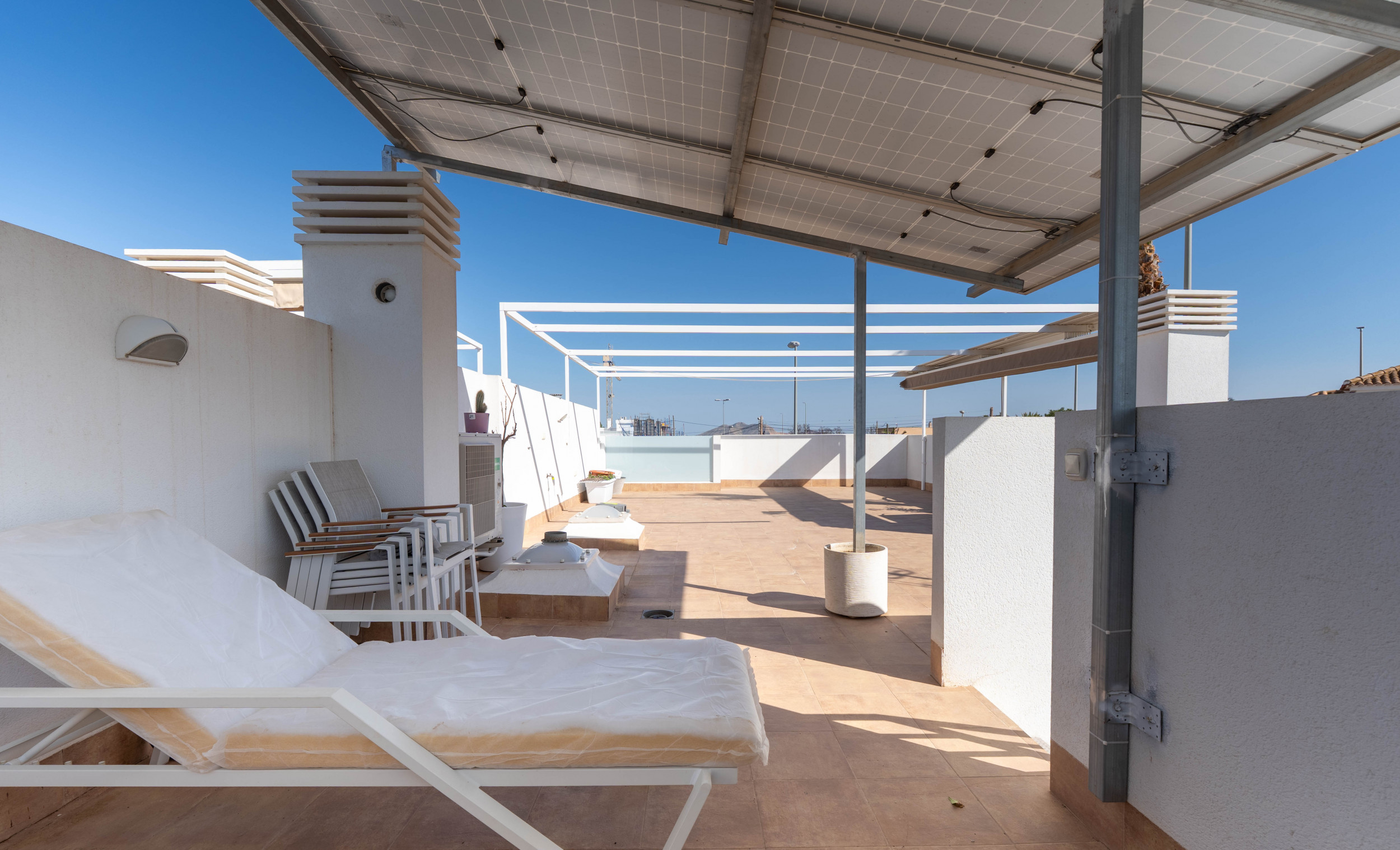 Lovely Detached Villa with Pool &amp; Rooftop Solarium in Avileses