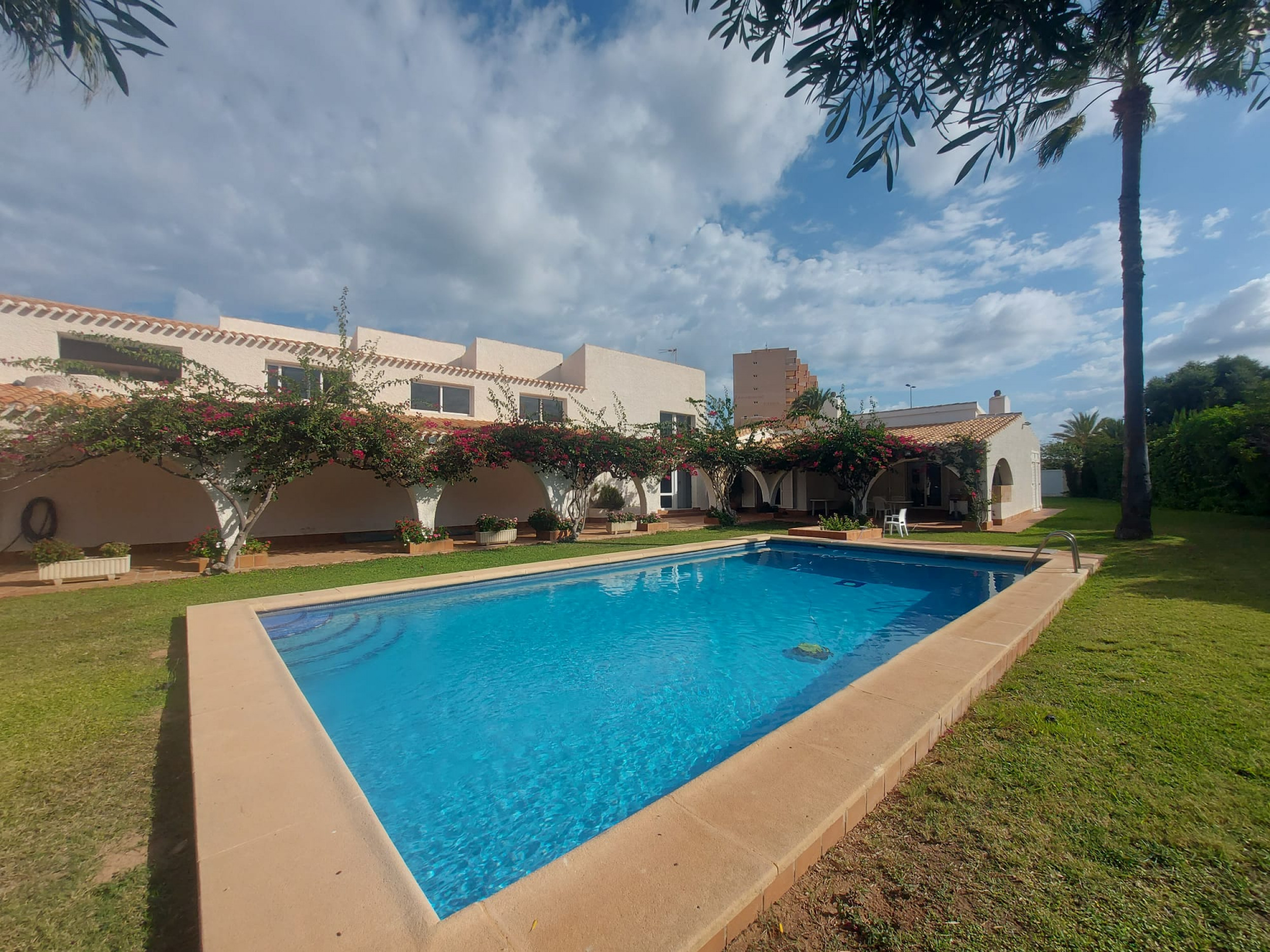 300 metres to Sea.  Detached Villa on plot of 2,741m2 in La Manga del Mar Menor