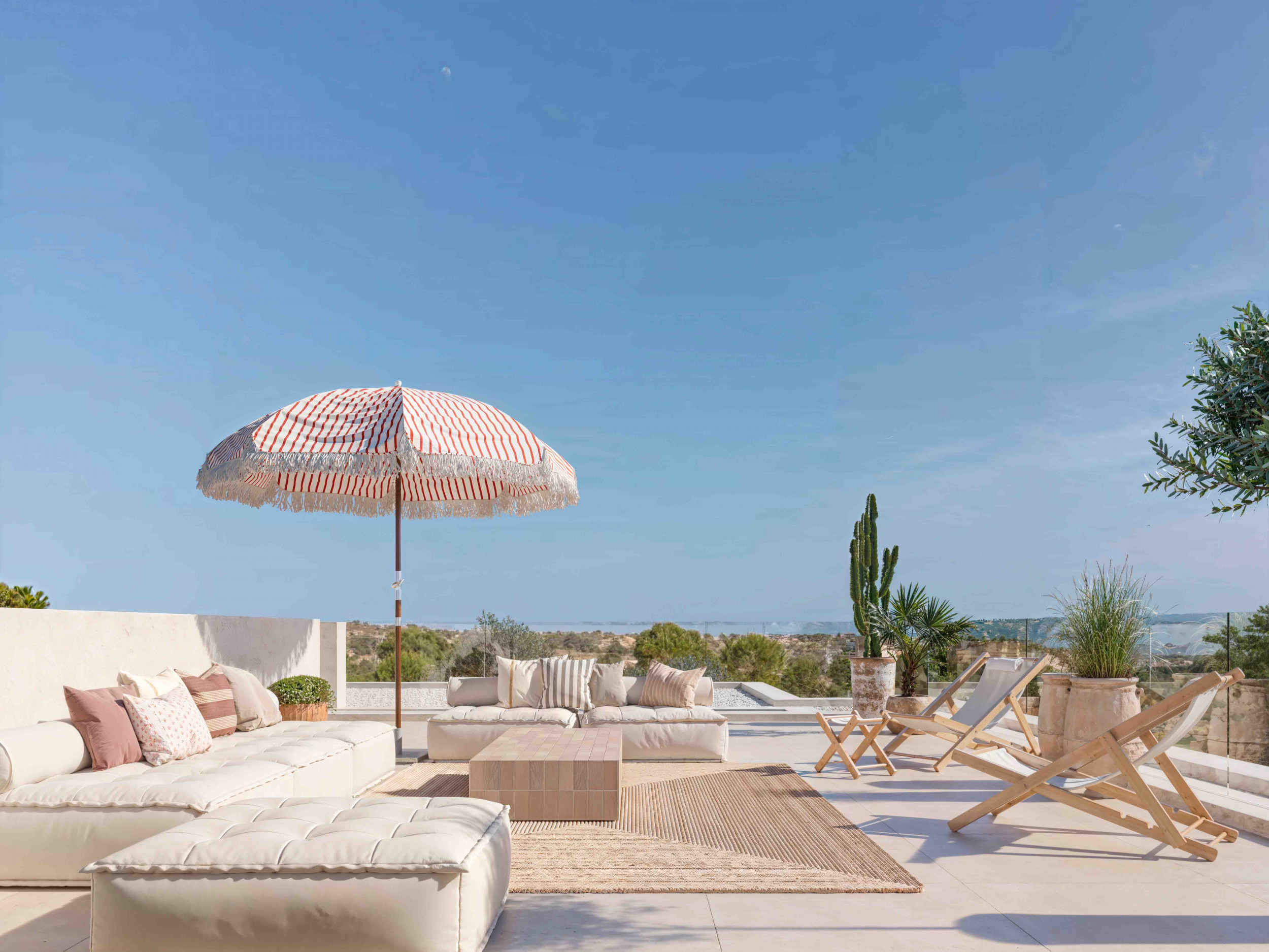 Exceptional New Build Detached Villas on expansive plots in Las Colinas Golf &amp; Country Club.  Ready May 2027
