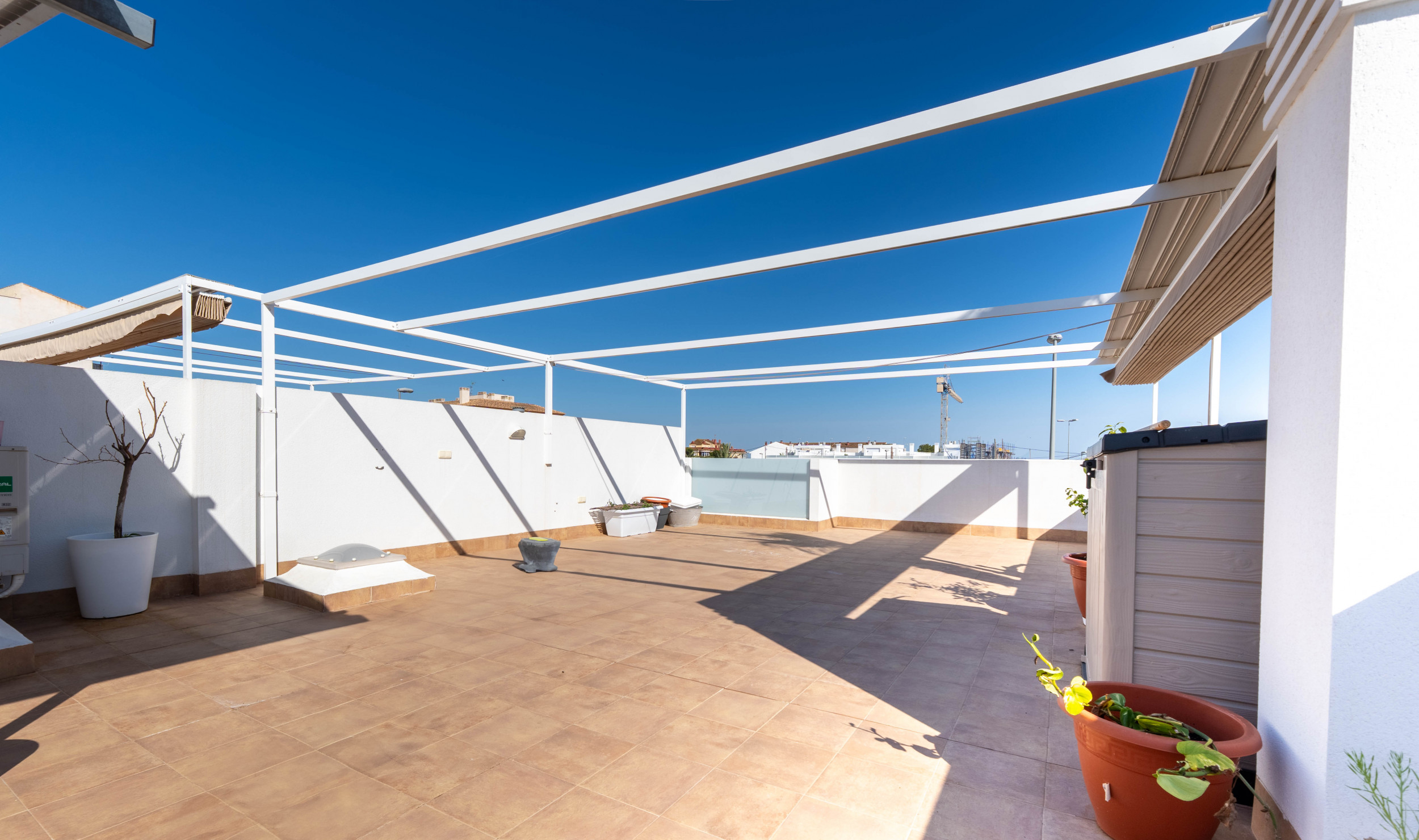 Lovely Detached Villa with Pool &amp; Rooftop Solarium in Avileses