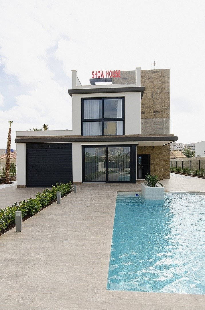 New build villa in playa honda