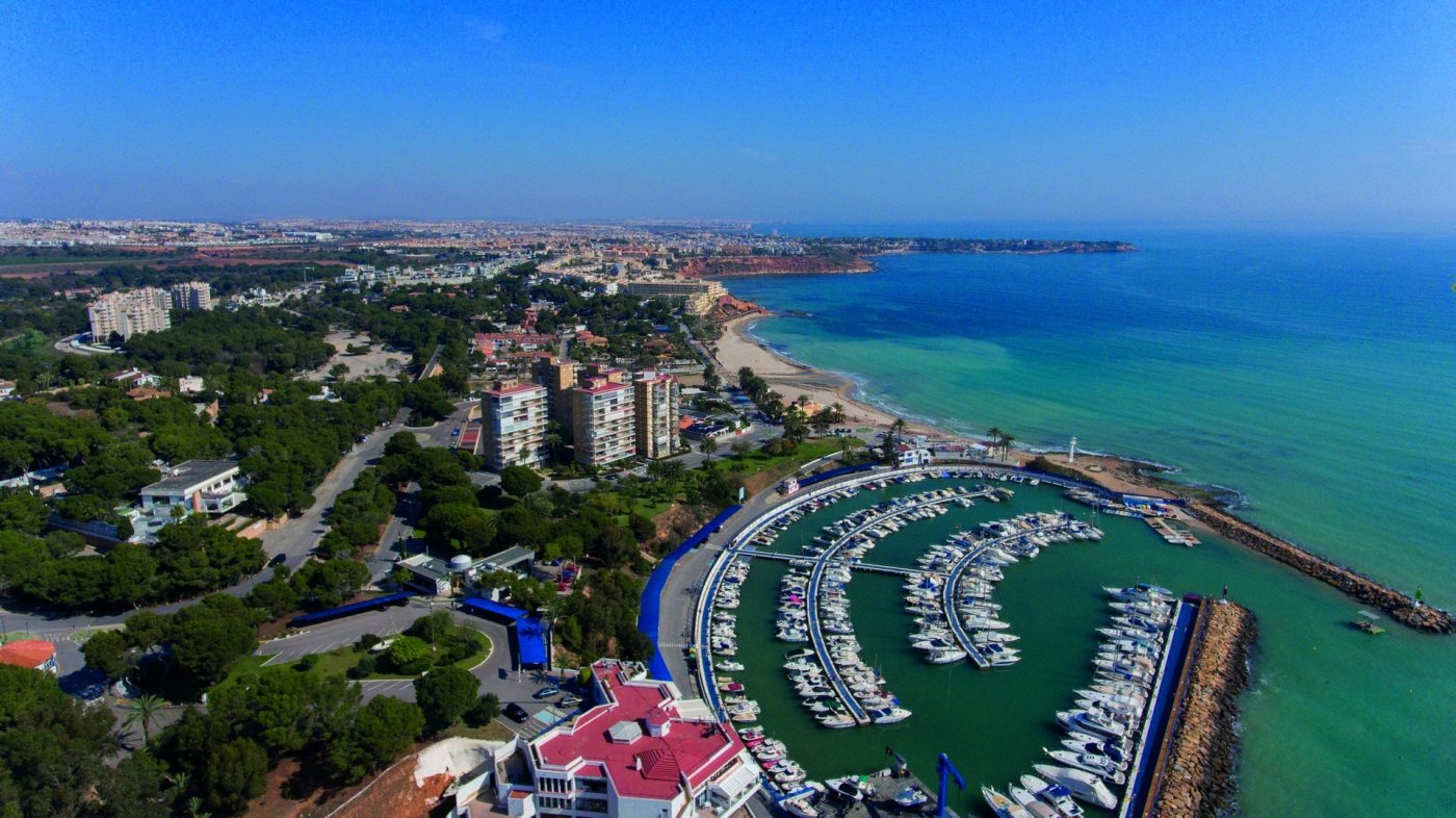 GROUND FLOOR FLAT IN LUXURY RESIDENTIAL COMPLEX NEXT TO THE SEA