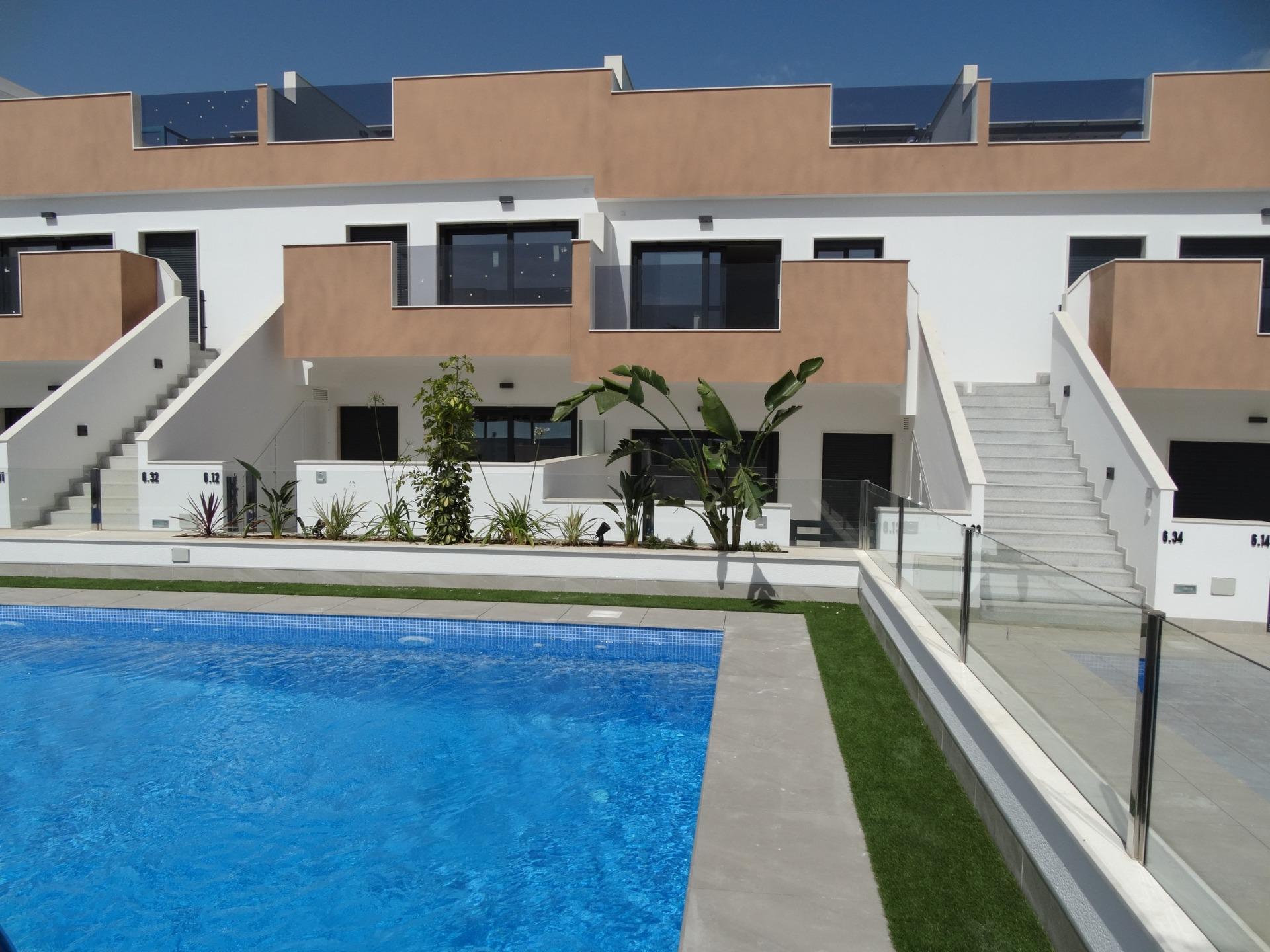 Newly built bungalows with solarium or garden in pilar de la horadada