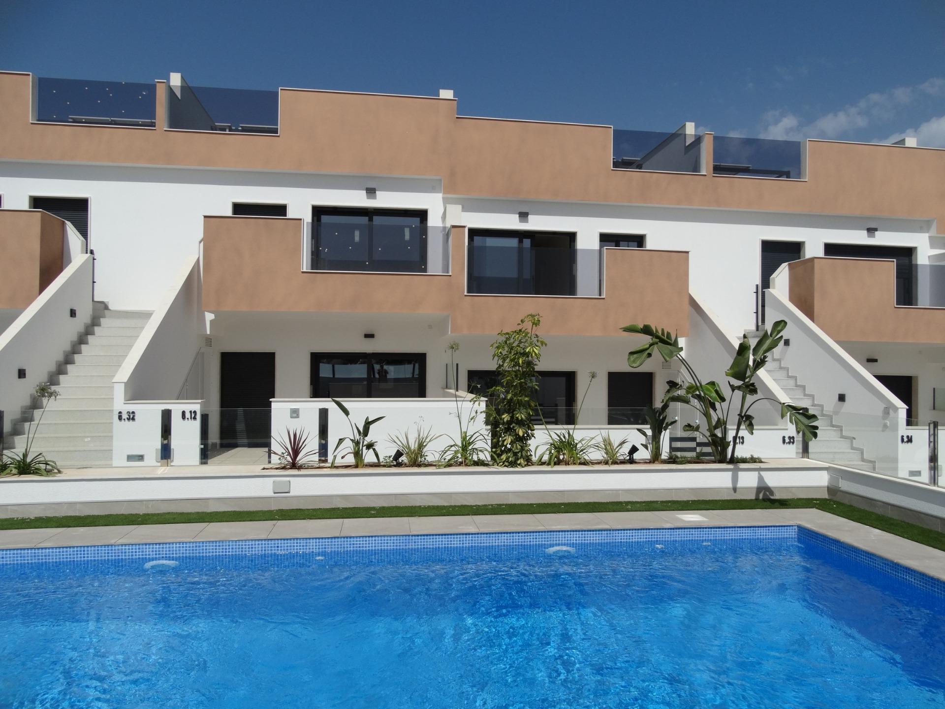 Newly built bungalows with solarium or garden in pilar de la horadada