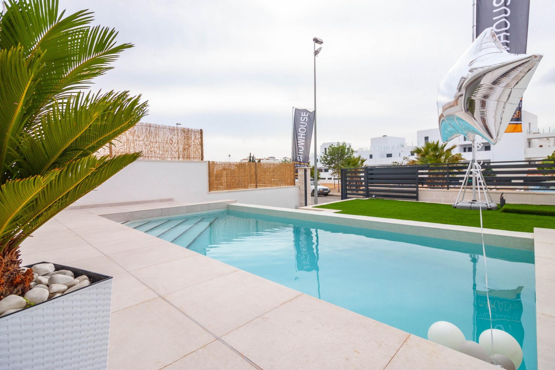 New build modern villas in villamartin