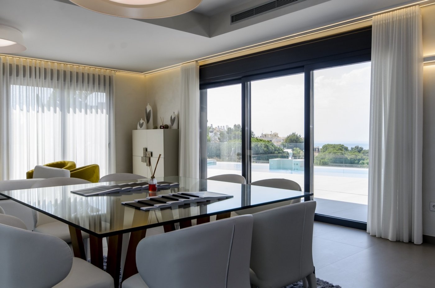 New construction villas 250 m from the beach in campoamor