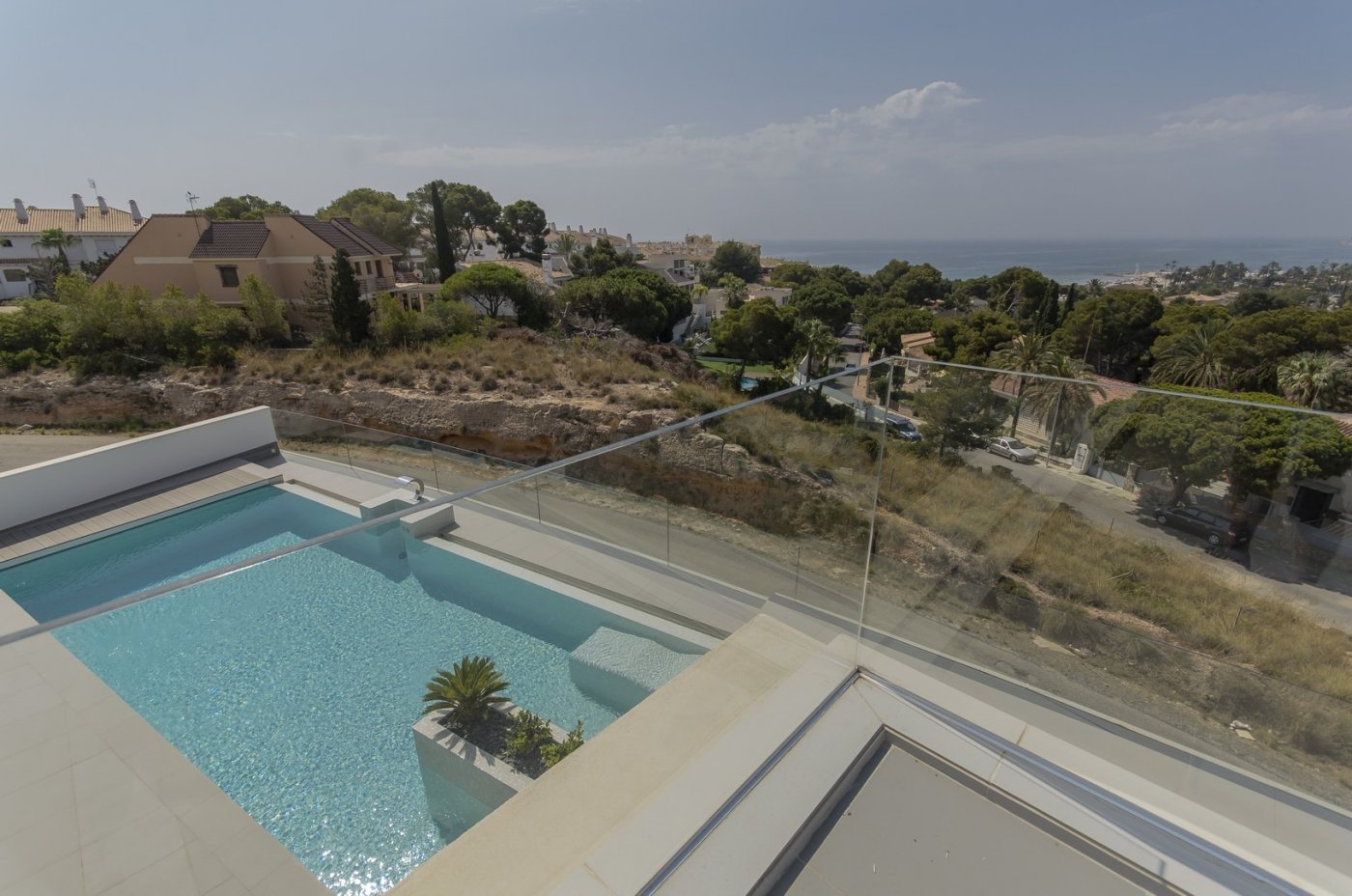 New construction villas 250 m from the beach in campoamor
