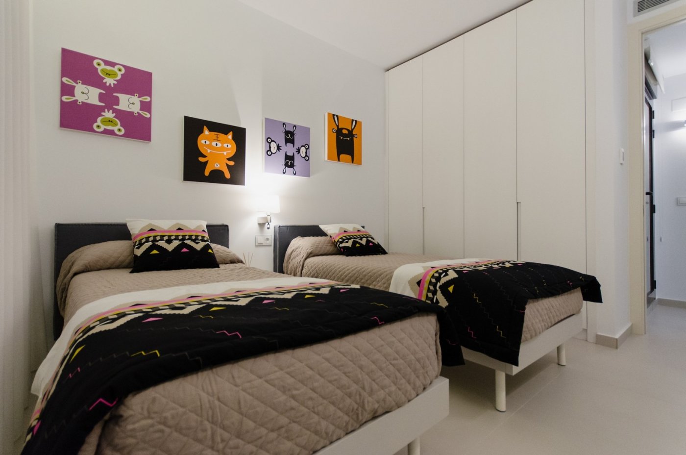 New construction villas 250 m from the beach in campoamor