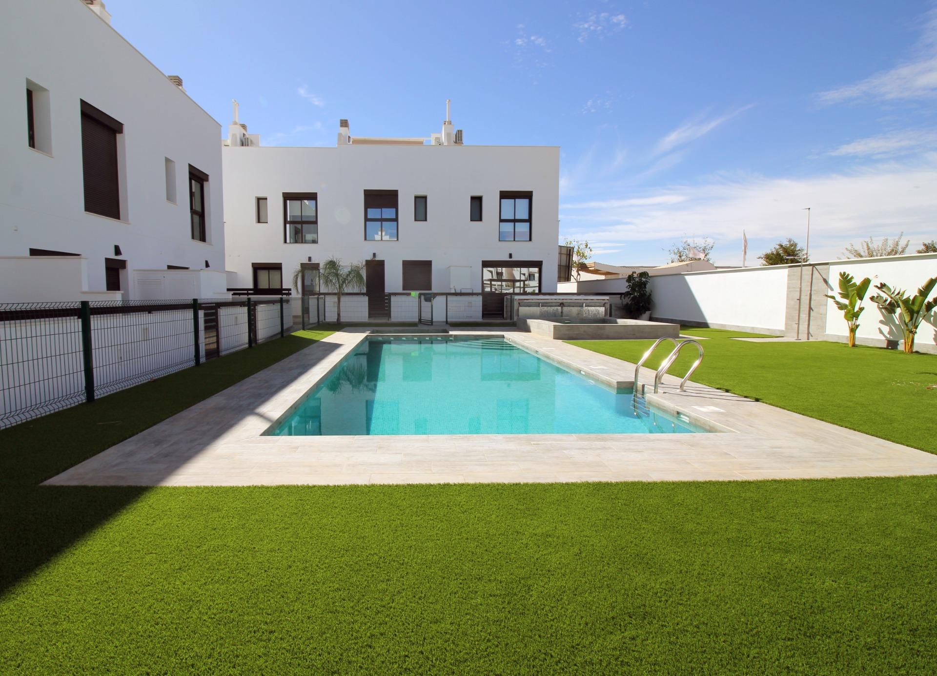 Modern townhouses and semi-detached homes in pilar de la horadada