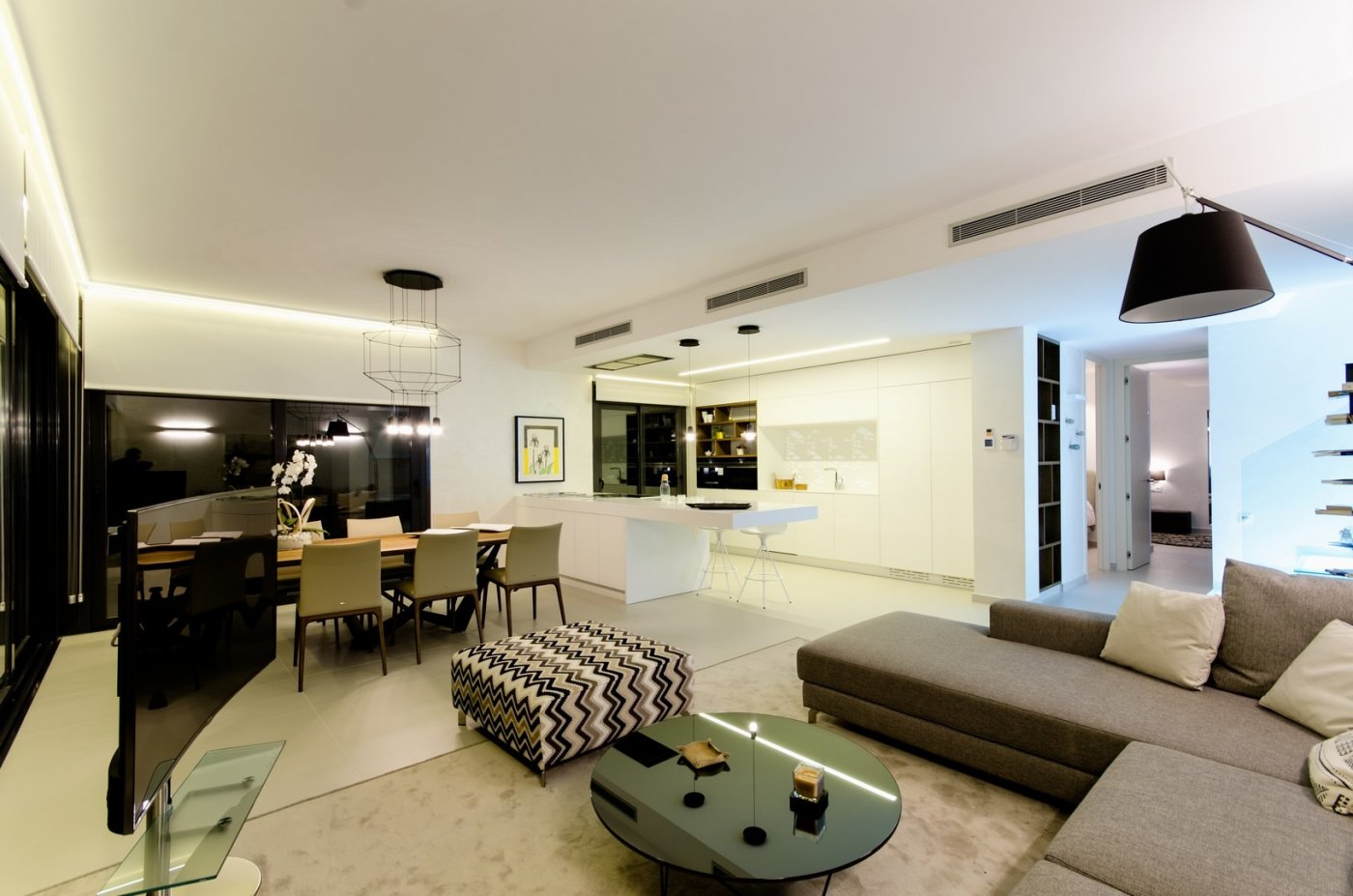 New construction villas 250 m from the beach in campoamor
