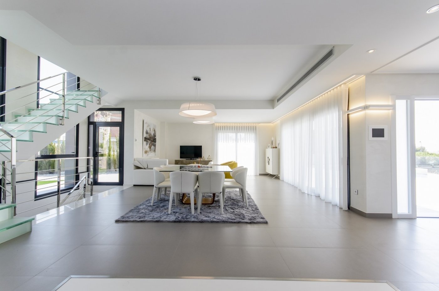 New construction villas 250 m from the beach in campoamor