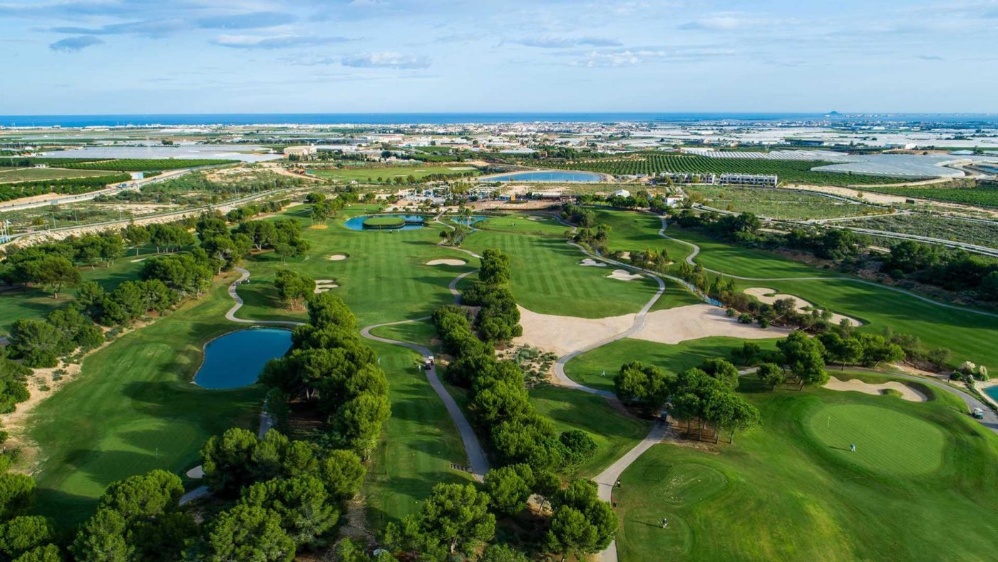 New build villas in pilar de la horadada on the golf course