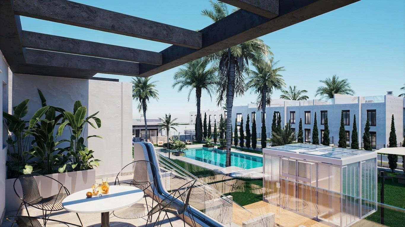New build bungalows with garden or solarium near the beach in pilar de la horadada