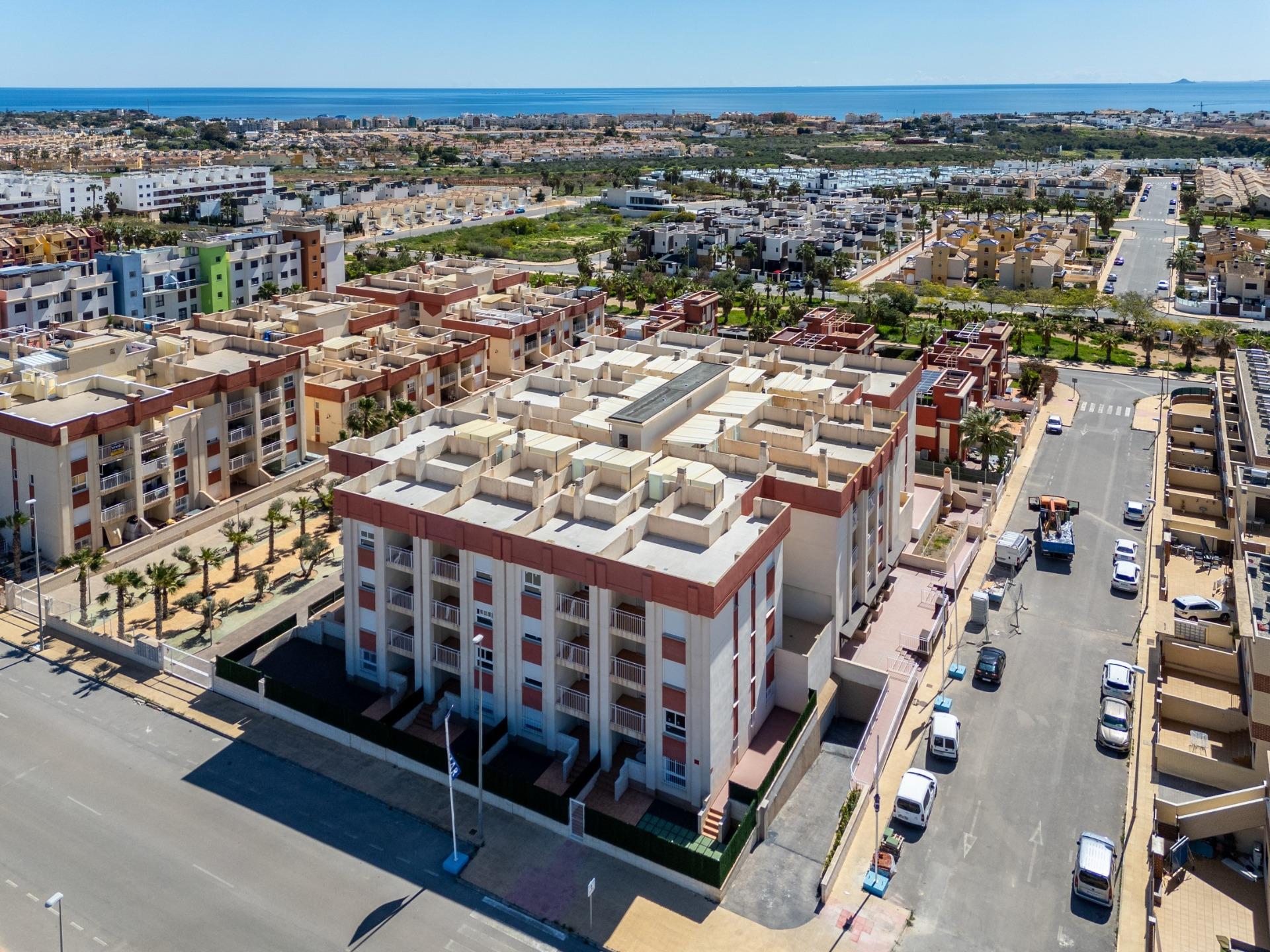 Regenerated residential complex in lomas de cabo roig – renovated apartments