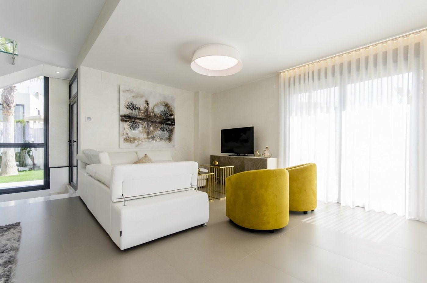 New construction villas 250 m from the beach in campoamor