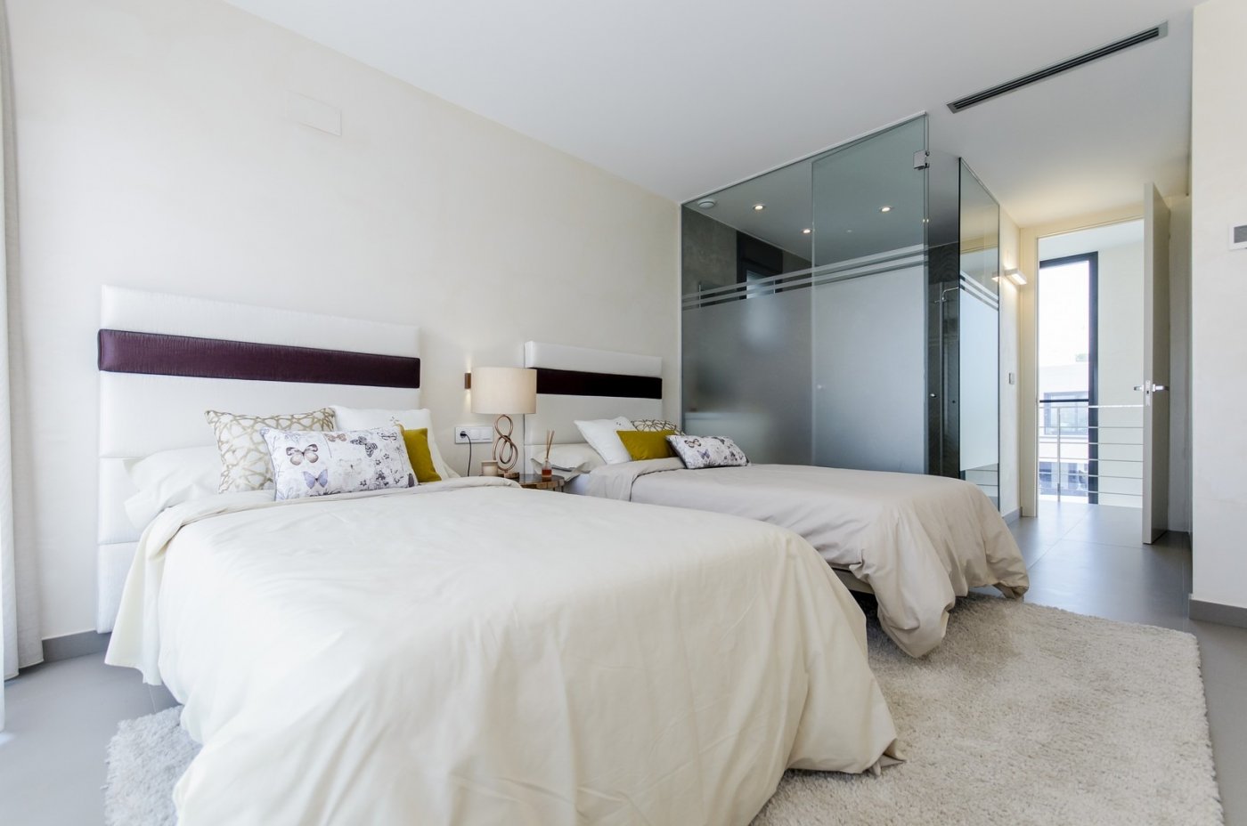 New construction villas 250 m from the beach in campoamor