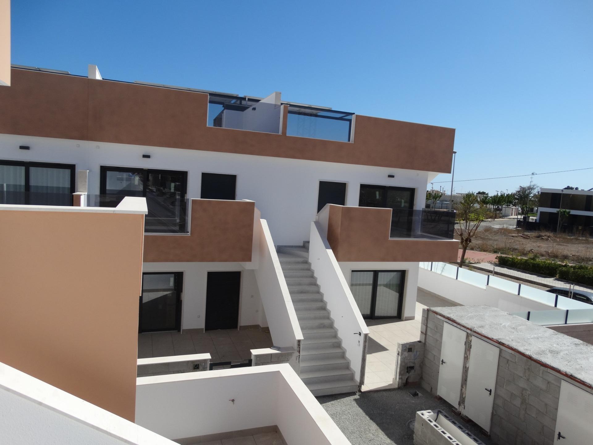 Newly built bungalows with solarium or garden in pilar de la horadada