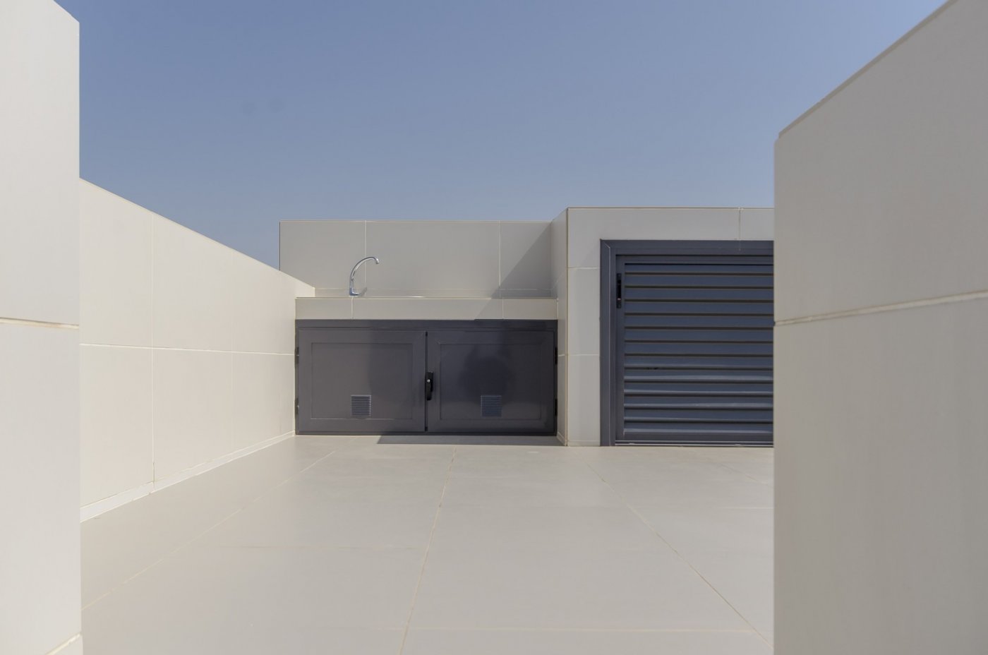New construction villas 250 m from the beach in campoamor