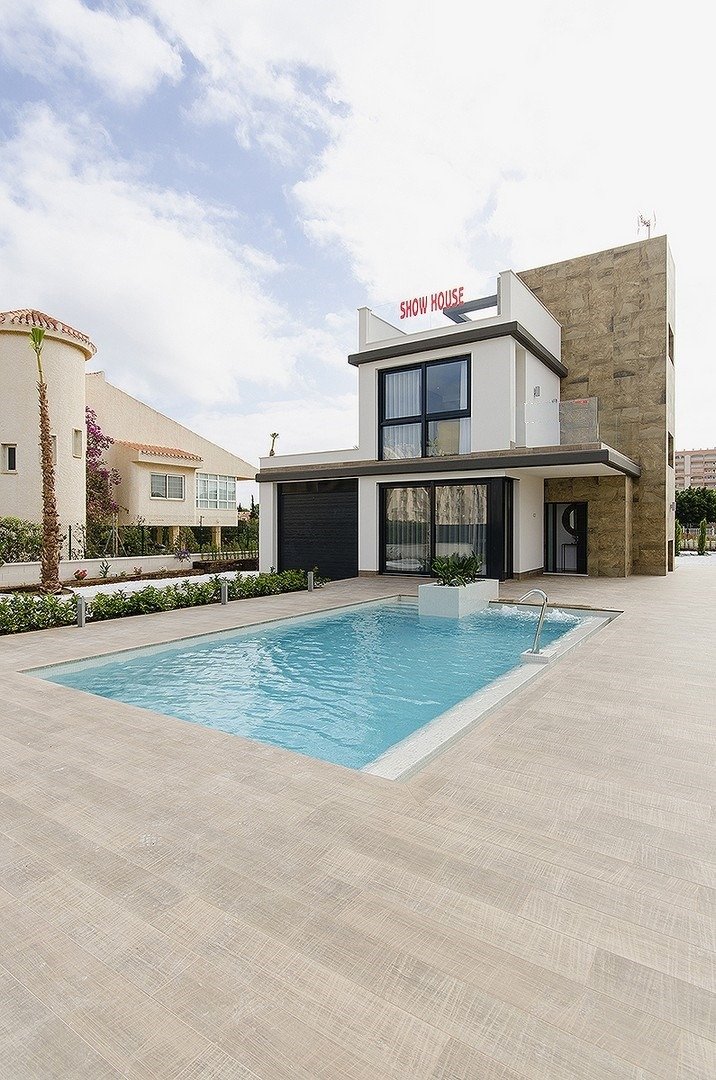 New build villa in playa honda