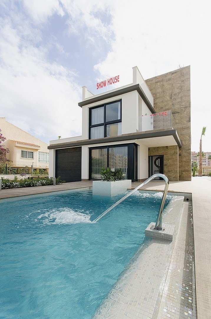 New build villa in playa honda