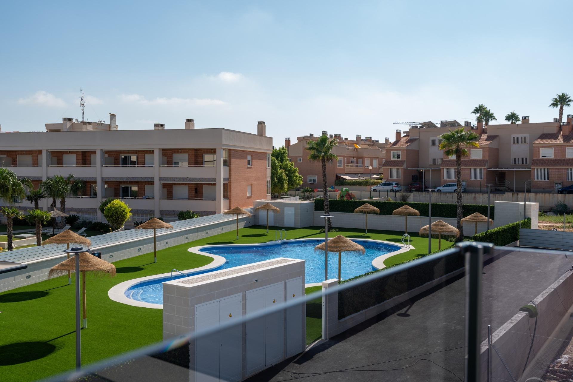 New build townhouses and quads in gran alacant near the beach