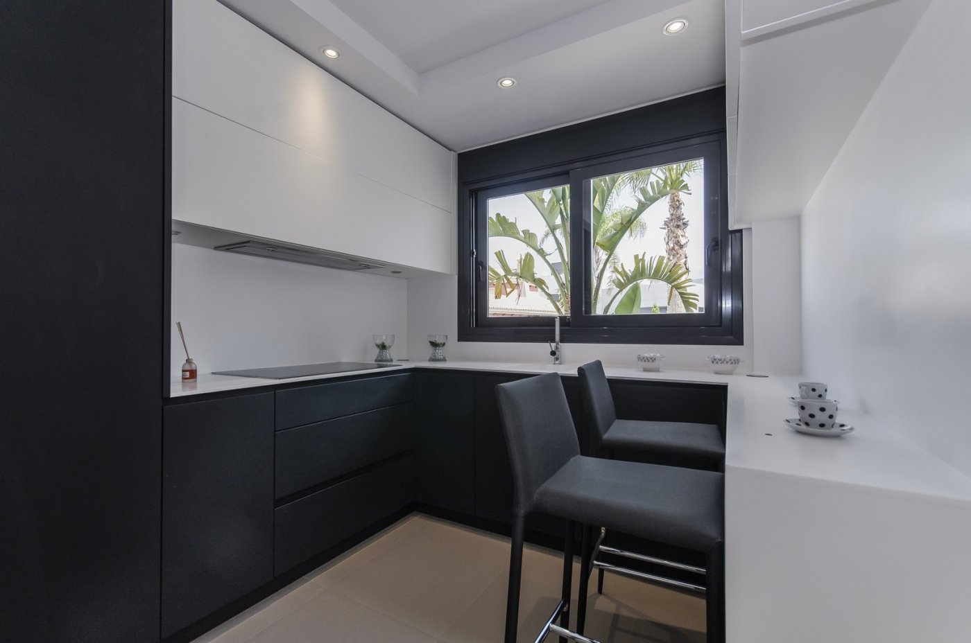 New construction villas 250 m from the beach in campoamor