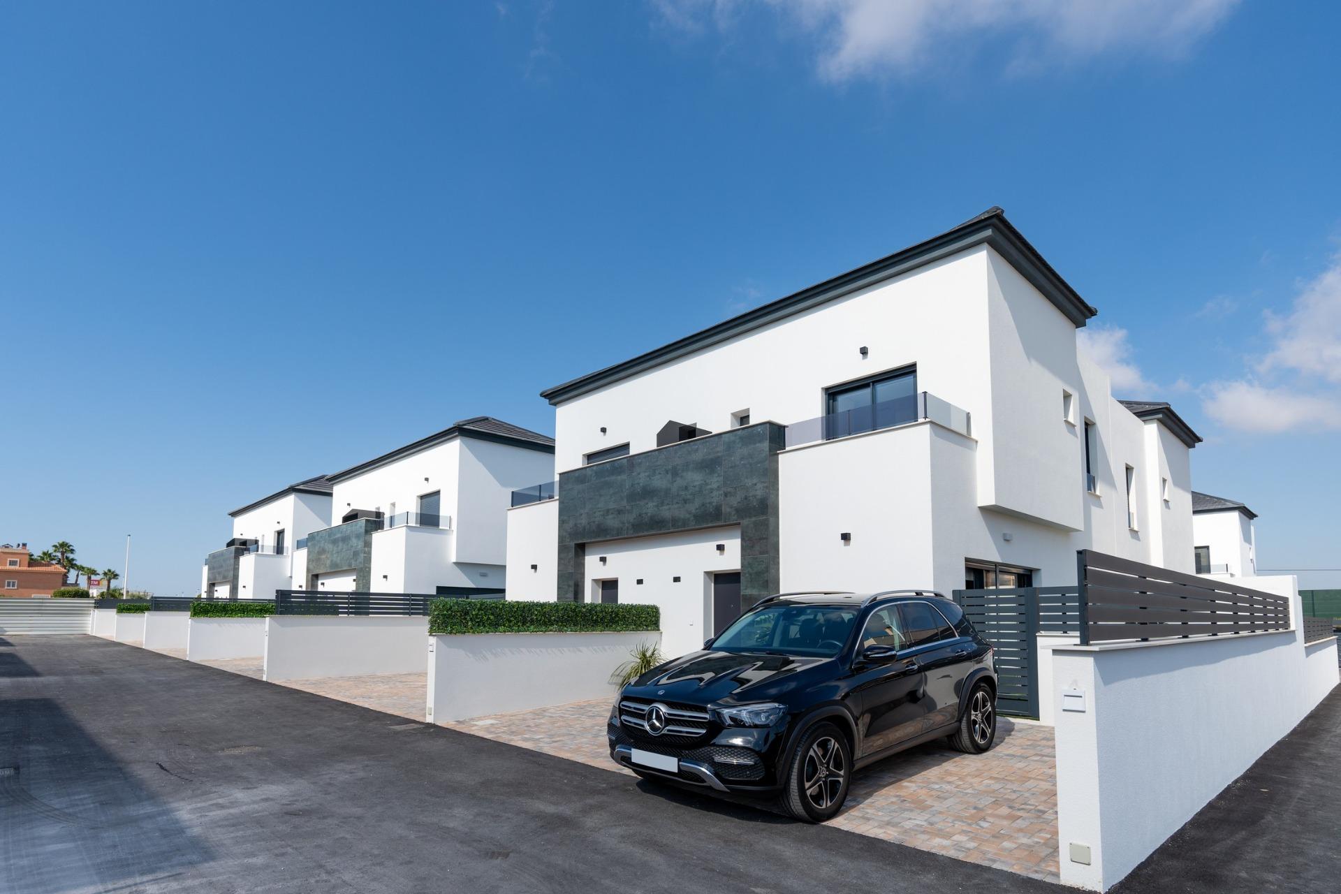 New build townhouses and quads in gran alacant near the beach