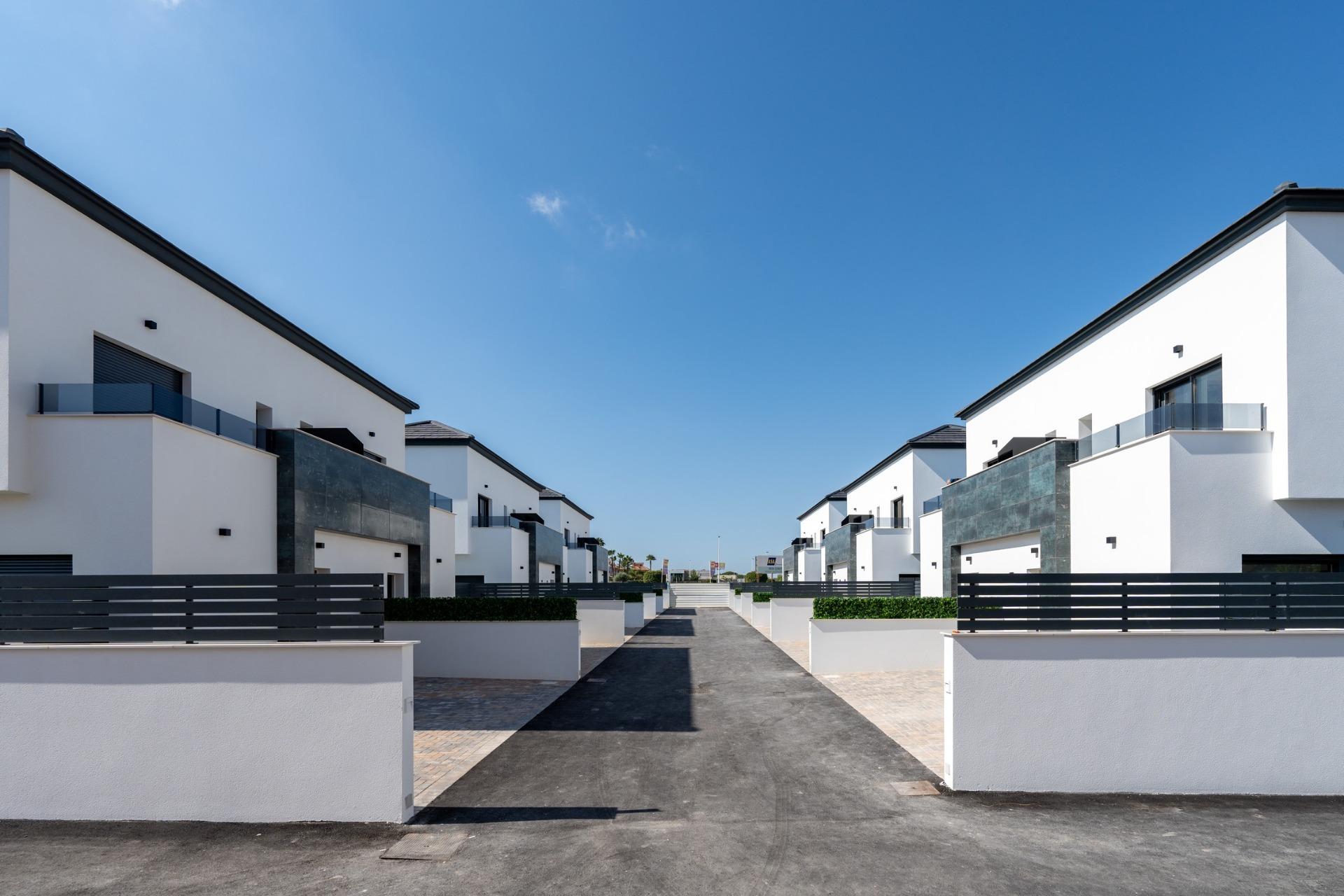 3 bedroom bungalows in exclusive residential in gran alacant!