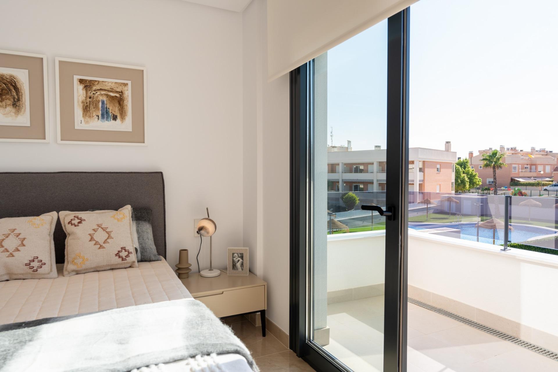 New build townhouses and quads in gran alacant near the beach