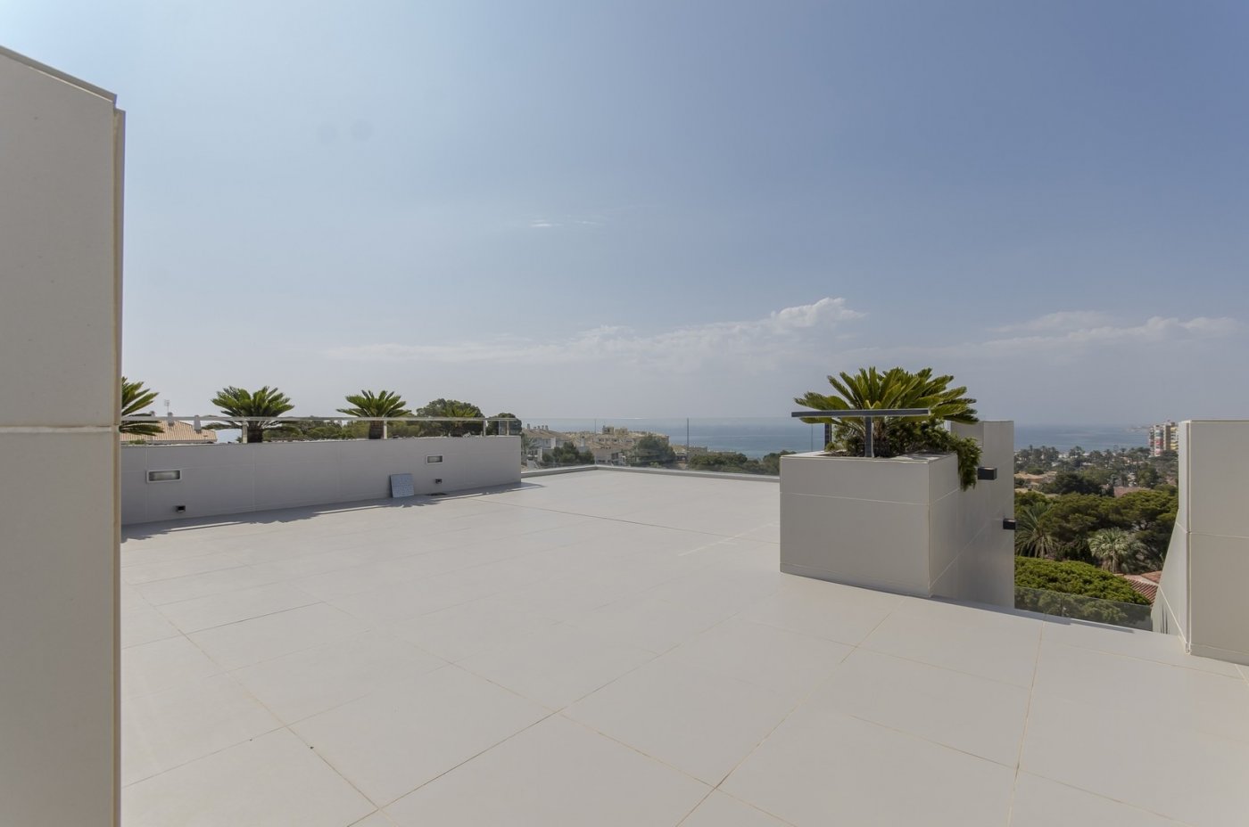 New construction villas 250 m from the beach in campoamor