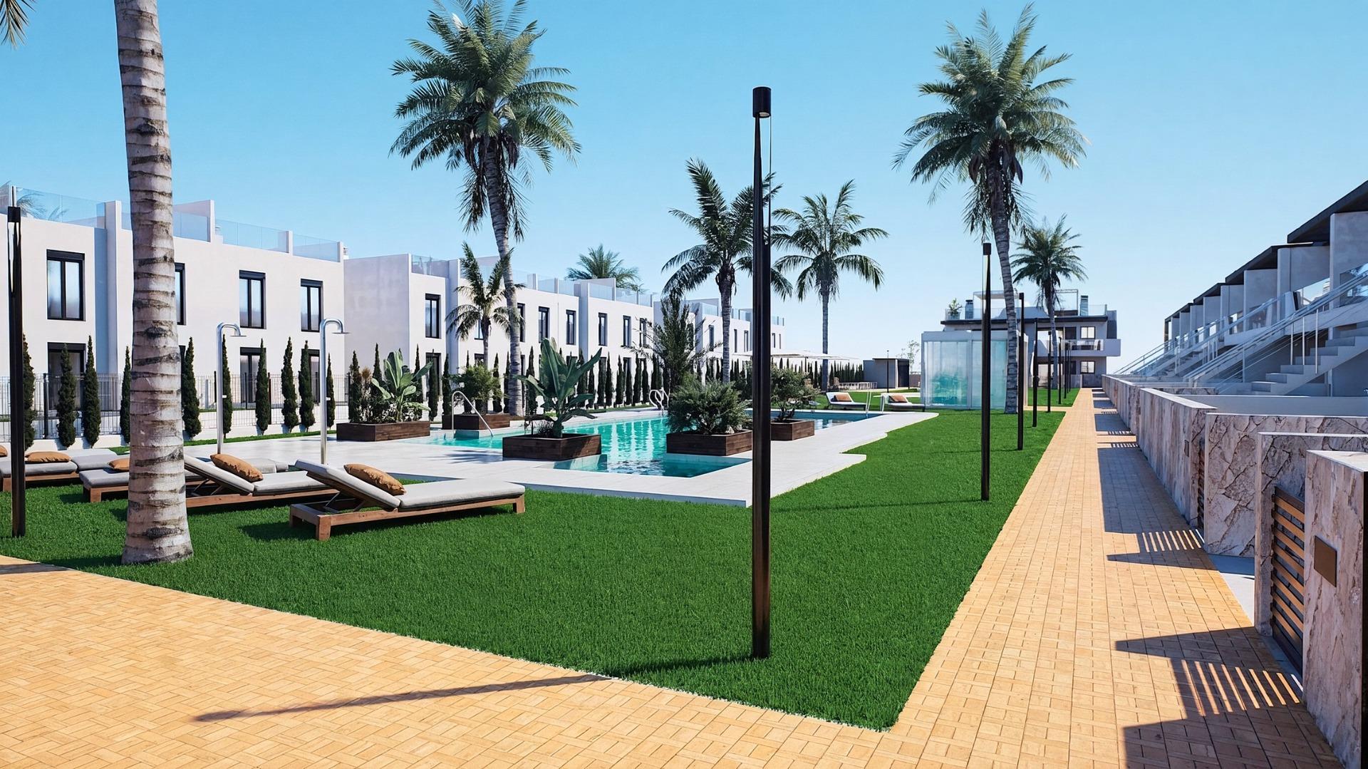 New build bungalows with garden or solarium near the beach in pilar de la horadada