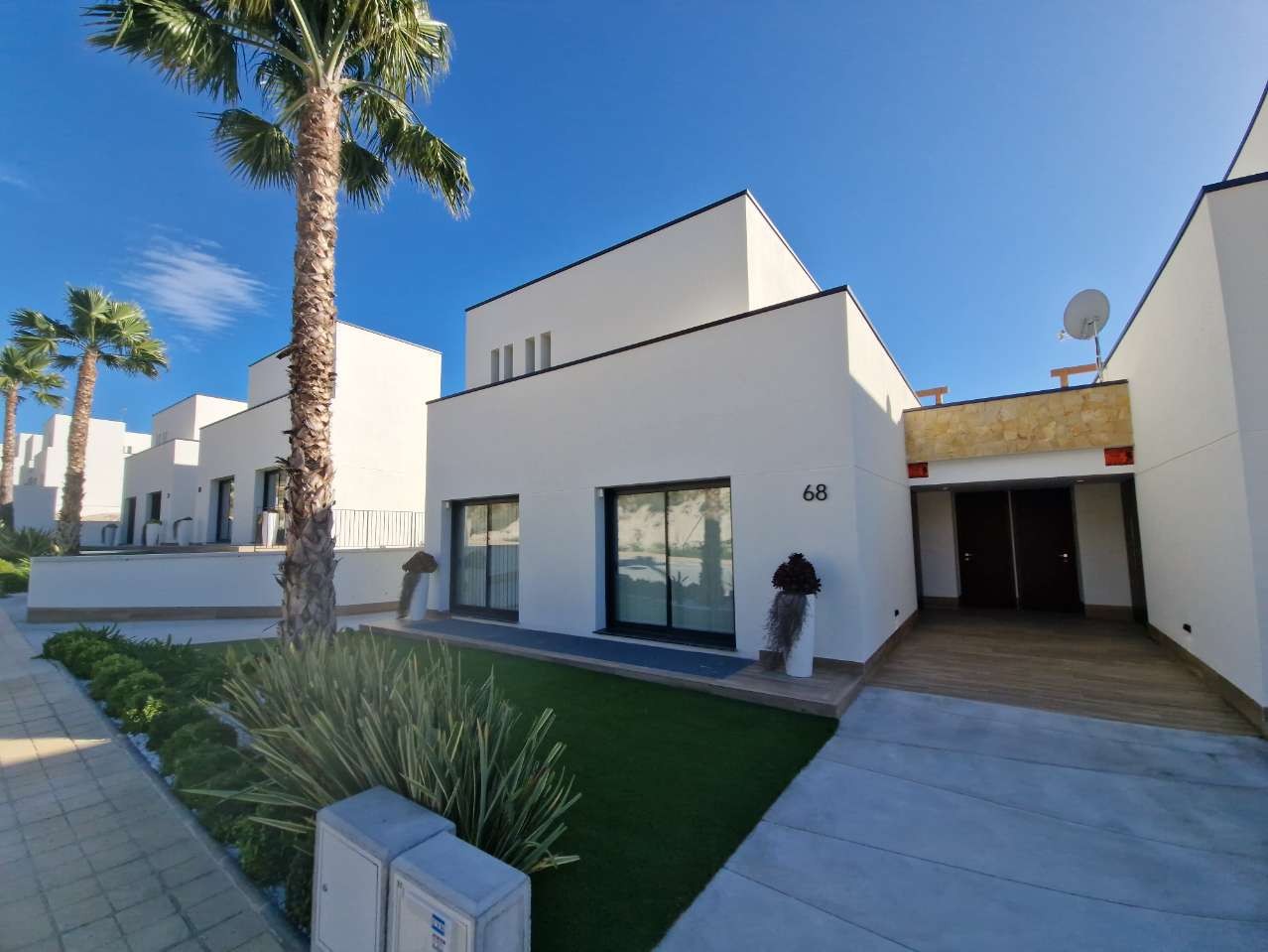 Villa in Font Del Llop Golf Resort