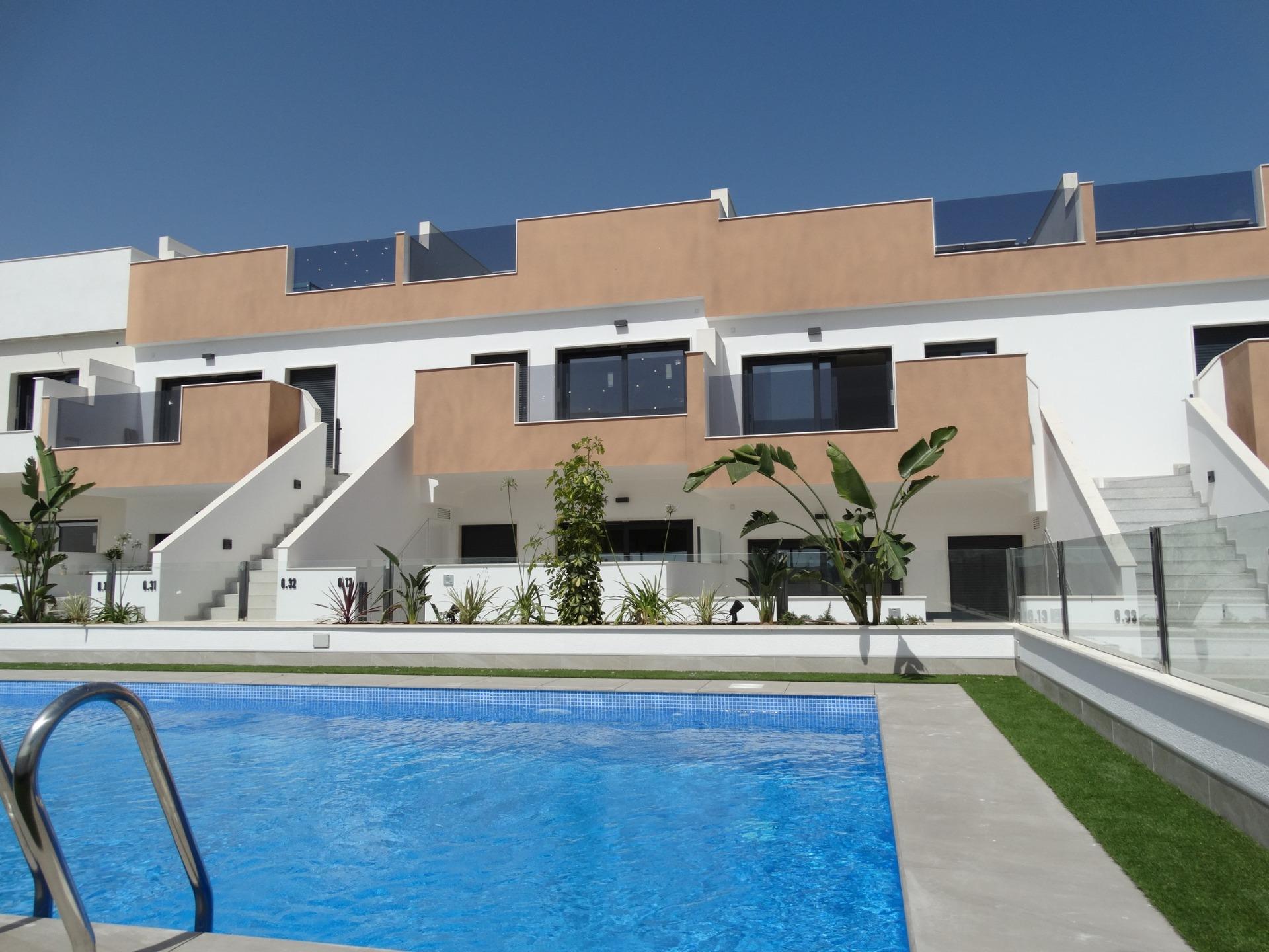 Newly built bungalows with solarium or garden in pilar de la horadada
